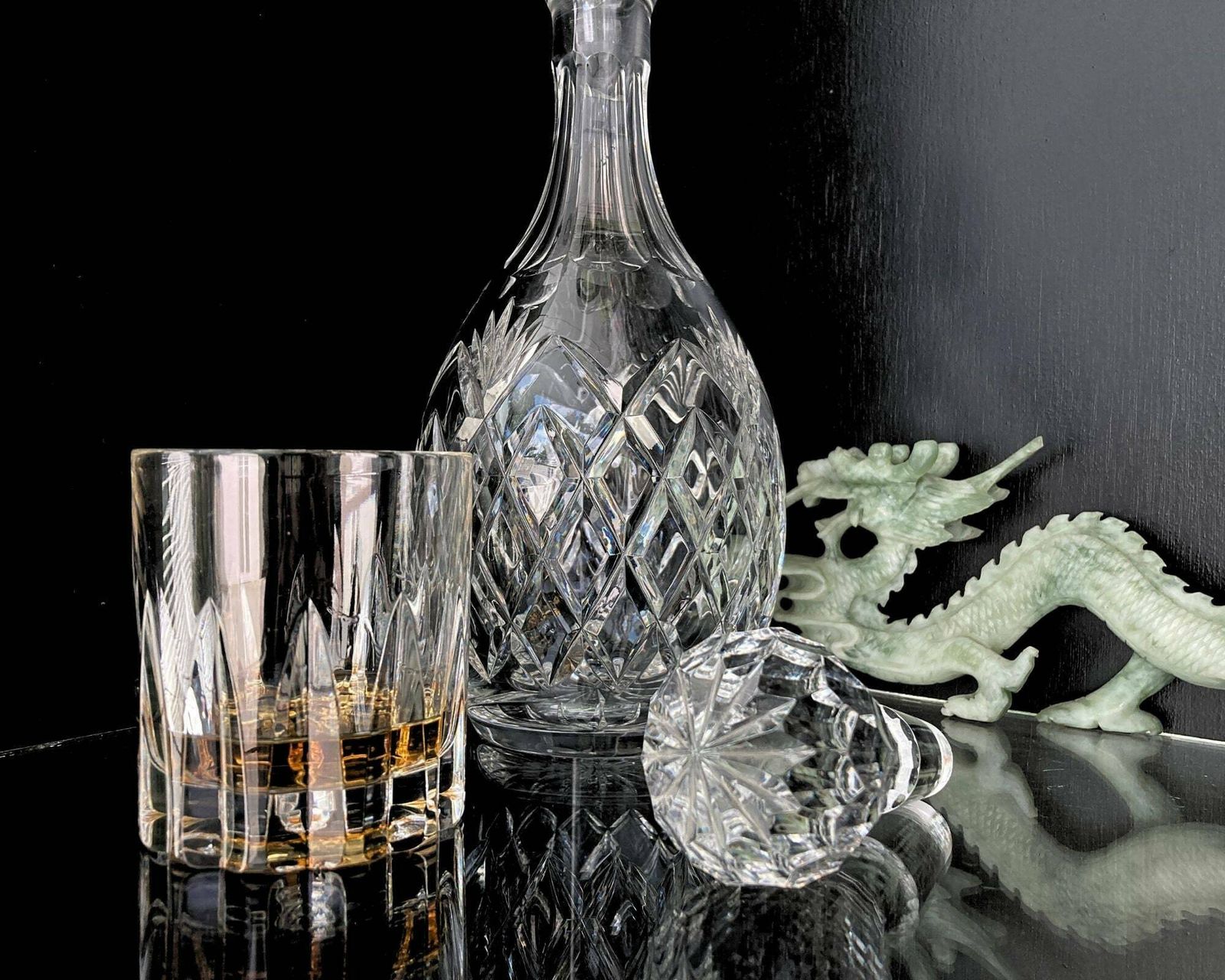 Kristallen Whiskykaraf | 1 Stuk | Facetgeslepen, Diamantsneden En Stervormige Voet photo furniture