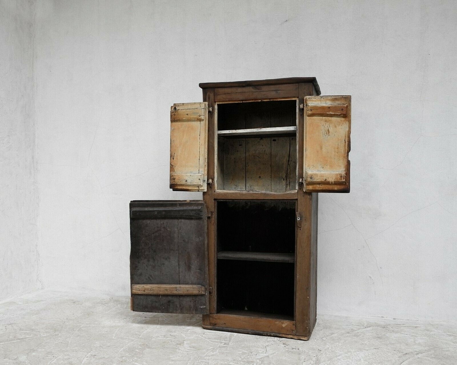18th C. Pyrenean Mountain Cupboard photo 3135.0