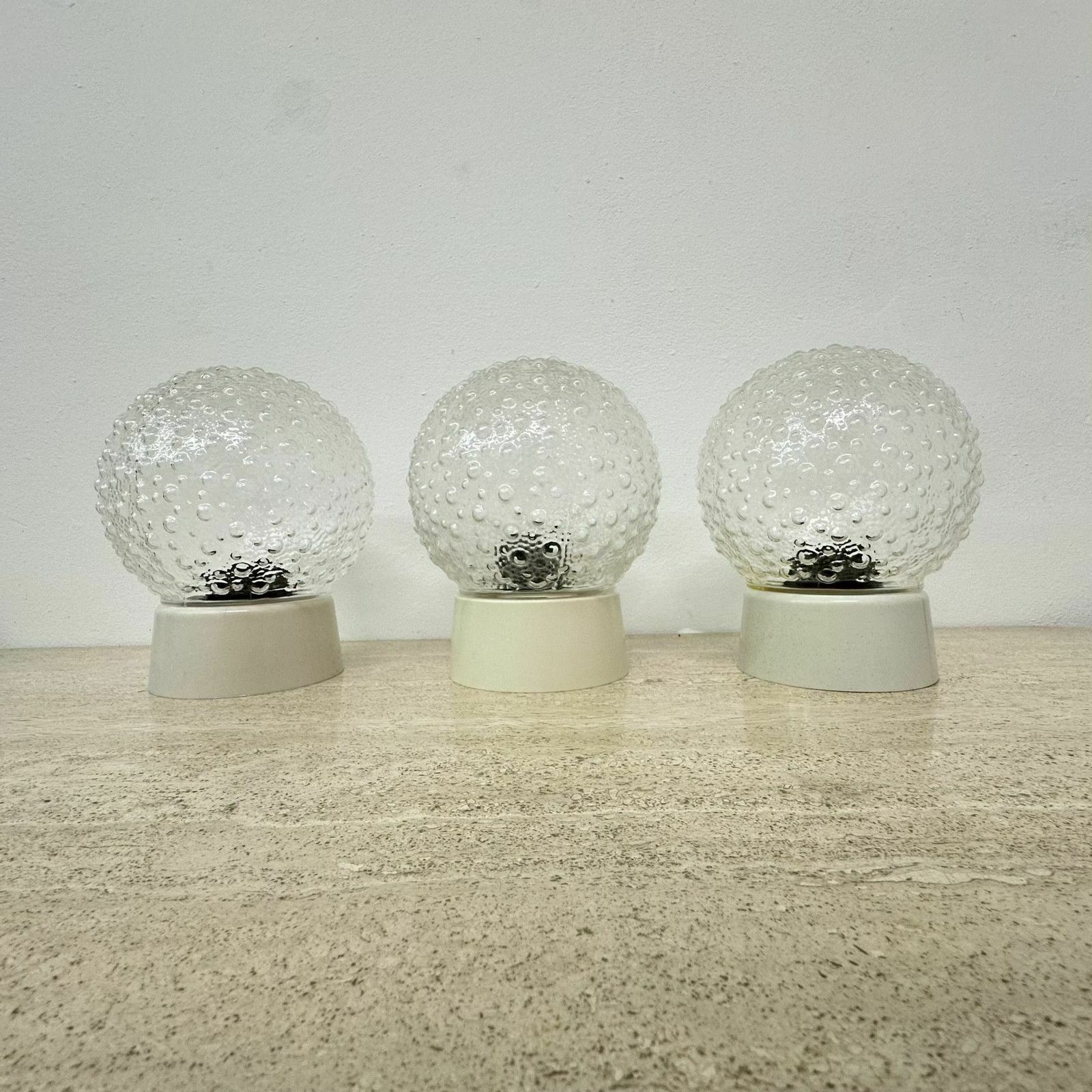 Set Van 3 Plafondlampen / Wandlampen Met Bolkap, Jaren 1970