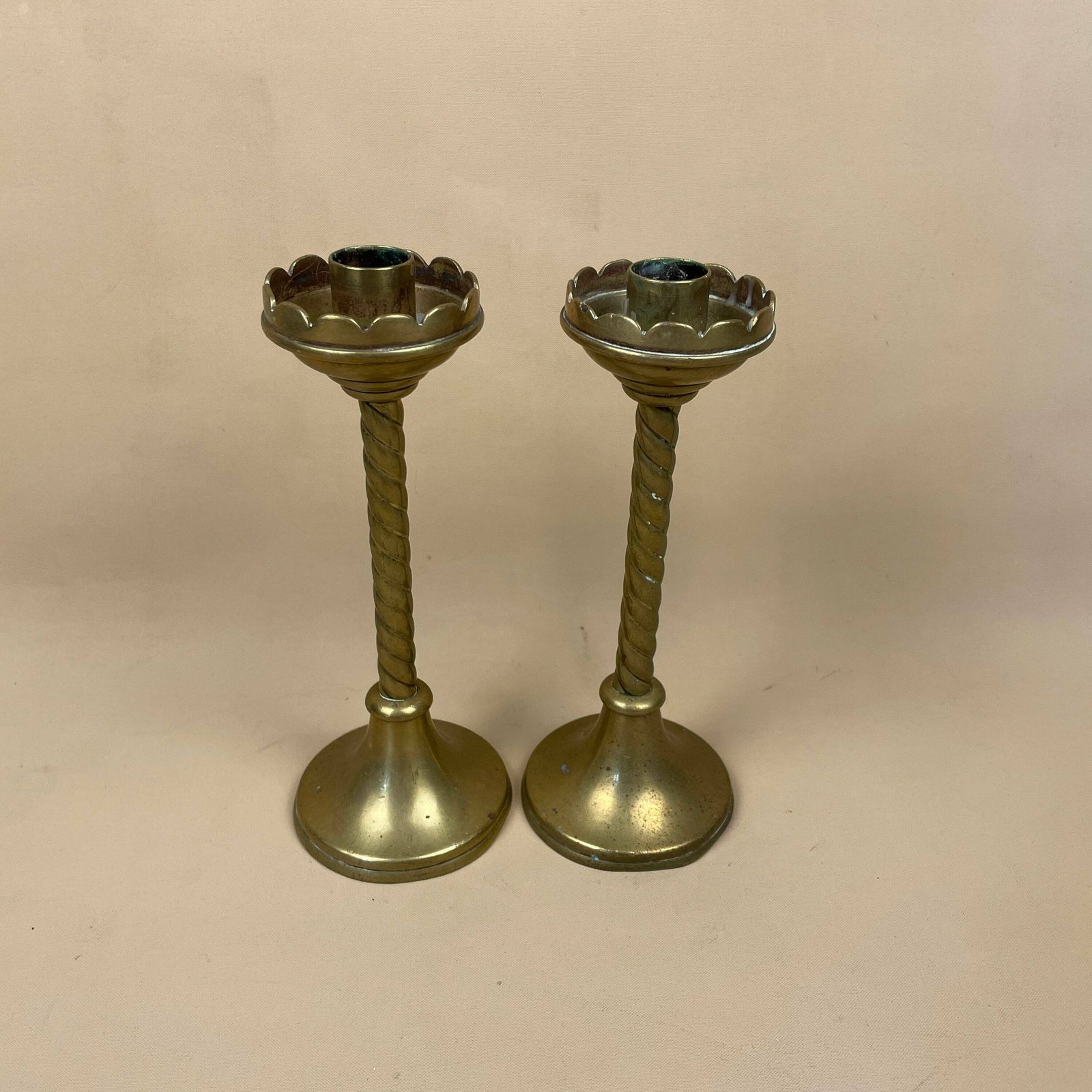 Antique Matching Pair Of Twisted Gold Solid Brass Metal Candlestick Candle Stick Vintage Column Taper Dinner Candlesticks Twist Scallop