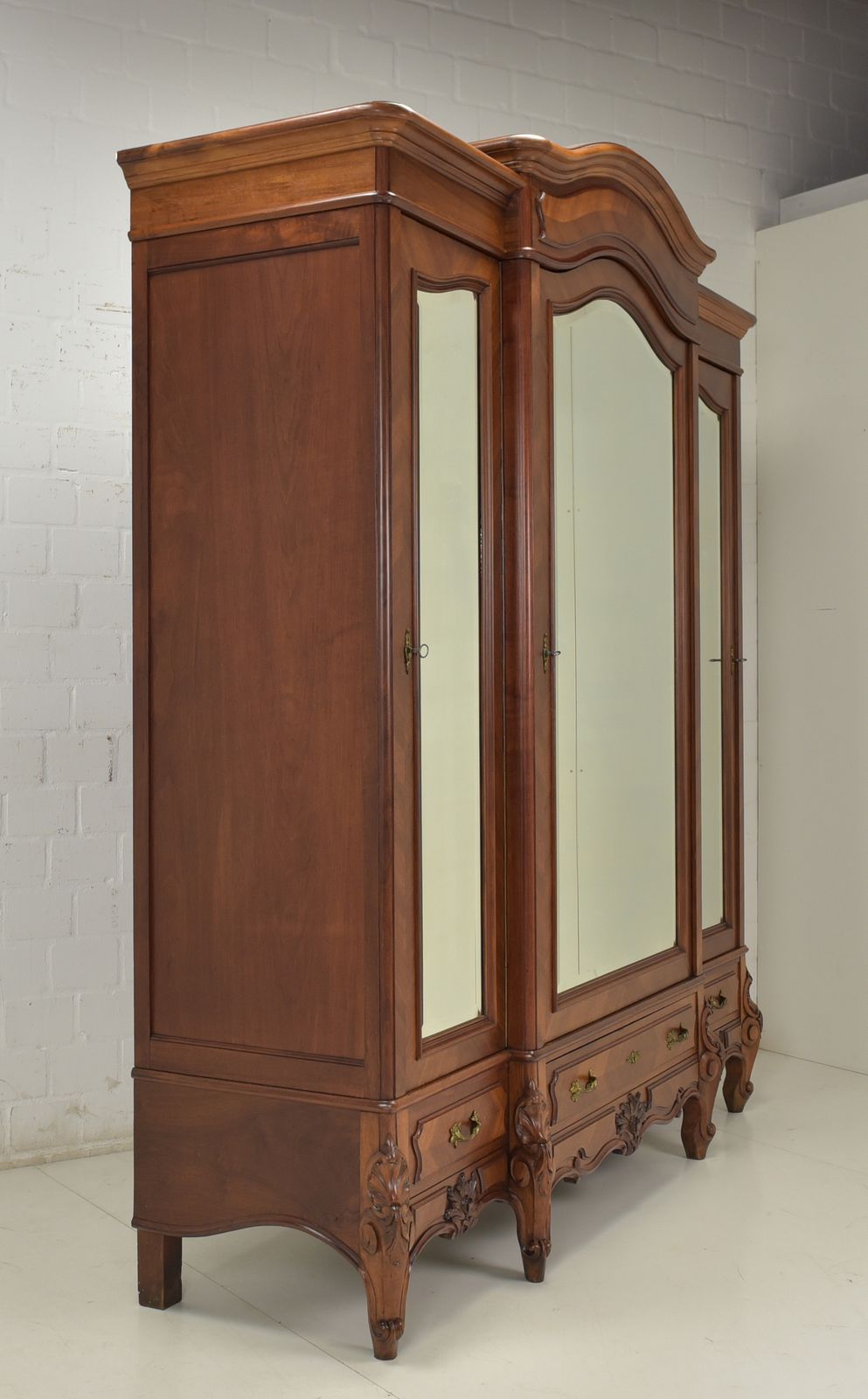 Antique Restored Large Mahogany Wardrobe With Clothes Rail And Shelves Ca. 1900 photo vinterior