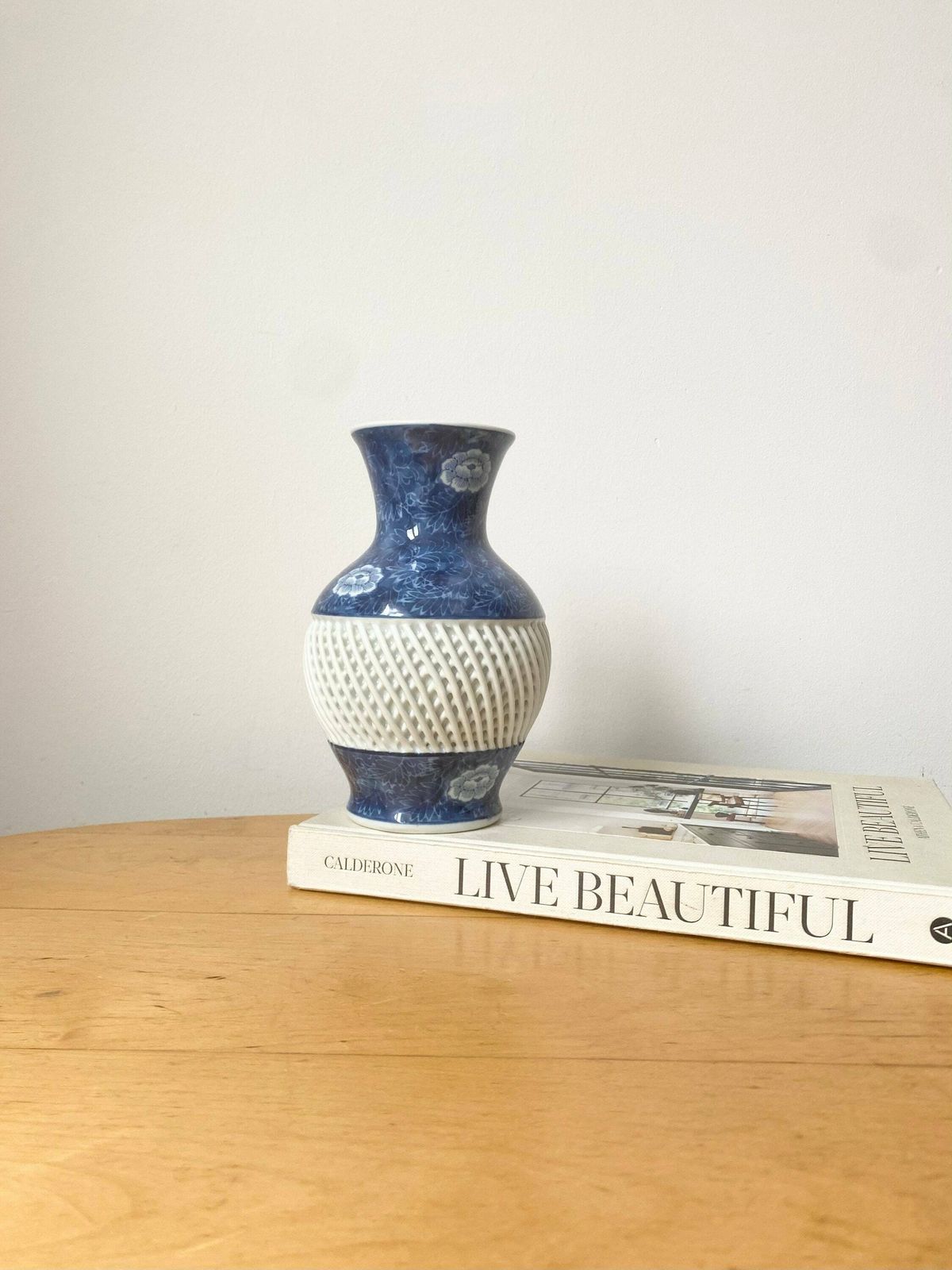 Japanese Arita Imari Handmade Twisted Lattice Vase, Woven Lattice Weave