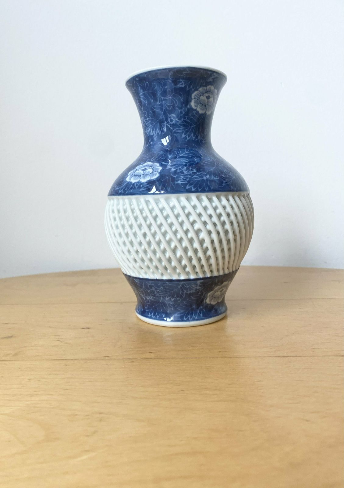 Japanese Arita Imari Handmade Twisted Lattice Vase, Woven Lattice Weave photo for sale