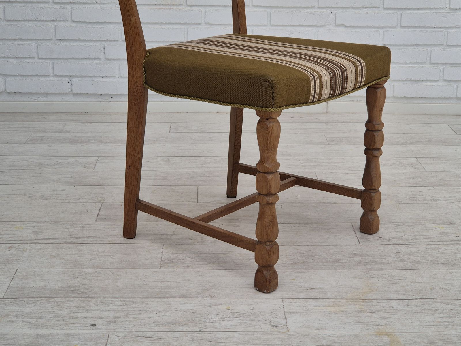 Ca. Jaren 1970, Set Van 4 Deense Eetkamerstoelen In Eikenhout, Groen Meubelwol. photo vintage