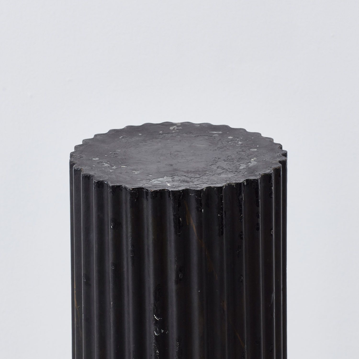 Scalloped Tin Plinth With Lamp Uk, Late 19th Century photo vinterior