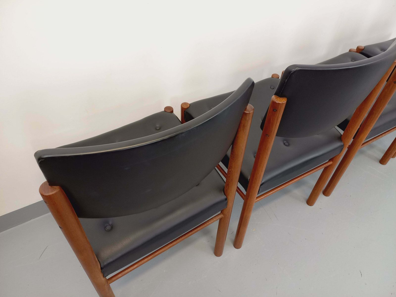 photo buy 4 Scandinavian Chairs In Teak And Skai