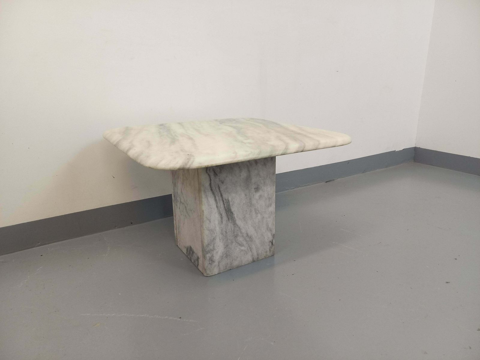 Table basse carrée en marbre blanc photo Mobilier