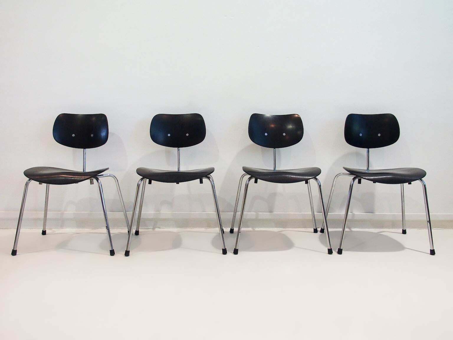 Set Of Four Egon Eiermann Model Se 68 Black Lacquered Plywood And Steel Chairs photo for sale