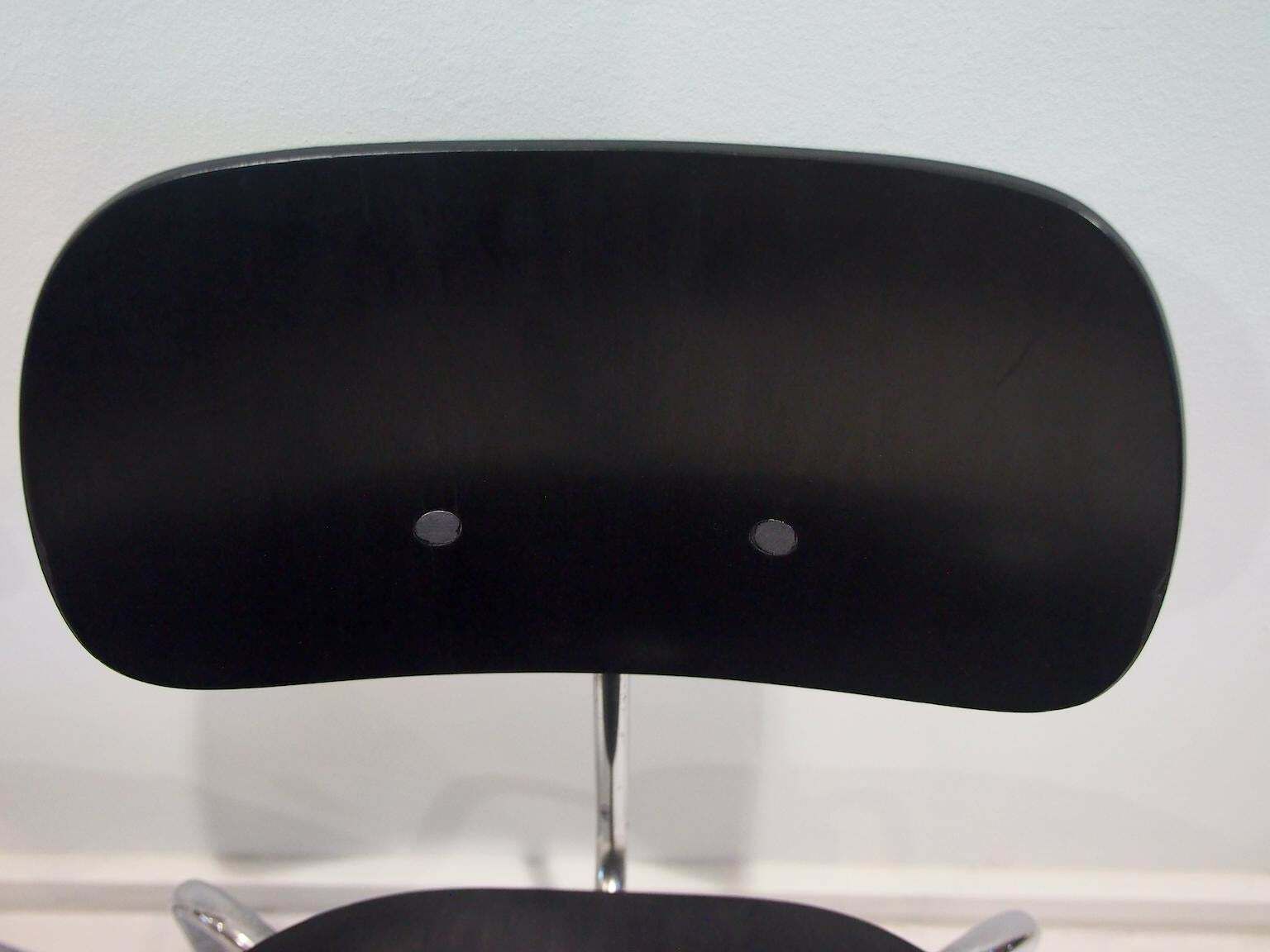 Set Of Four Egon Eiermann Model Se 68 Black Lacquered Plywood And Steel Chairs photo buy
