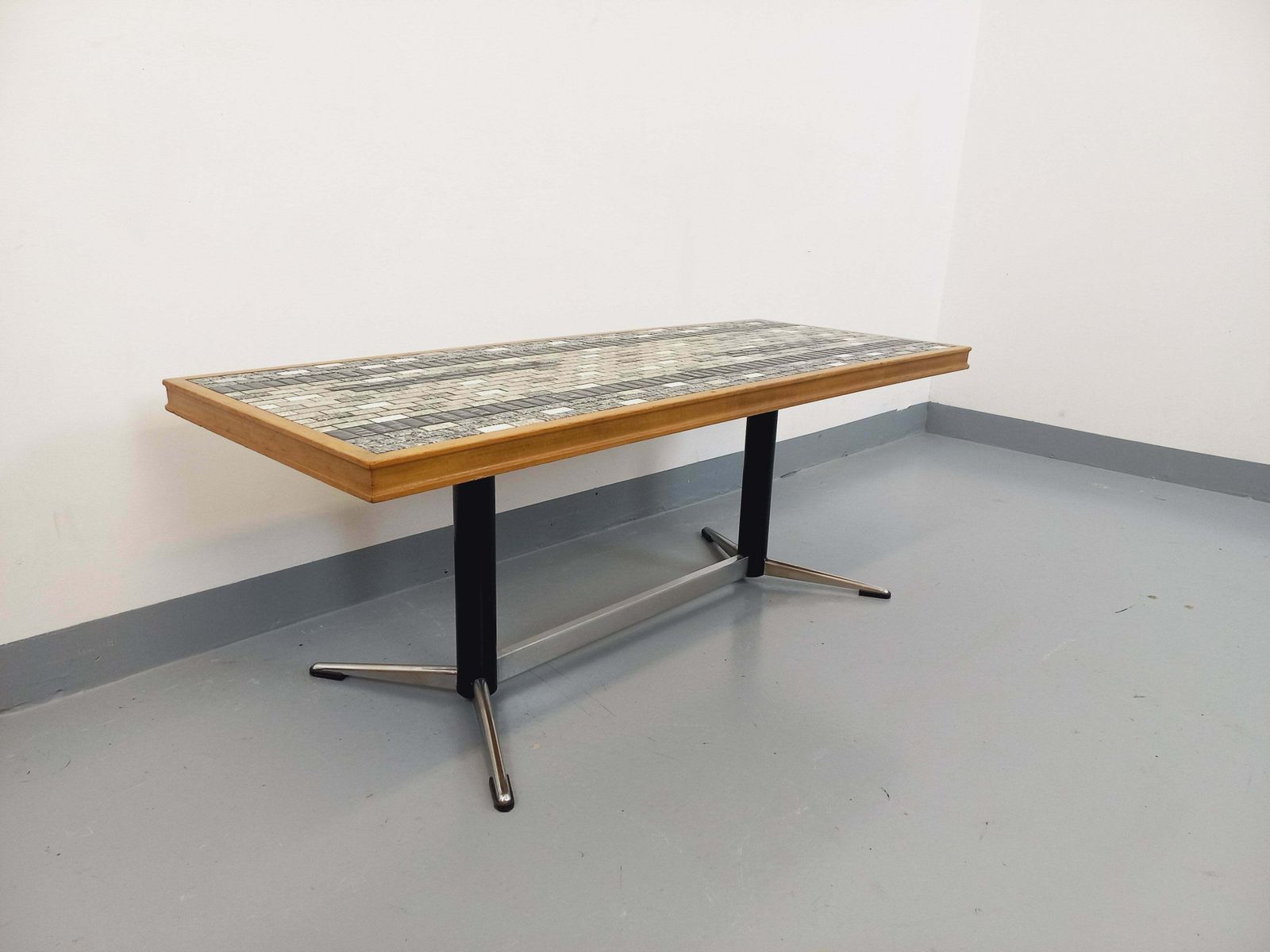 Table basse rectangulaire en céramique et bois photo for sale