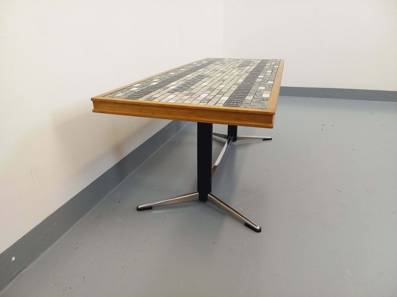 photo vintage Table basse rectangulaire en céramique et bois