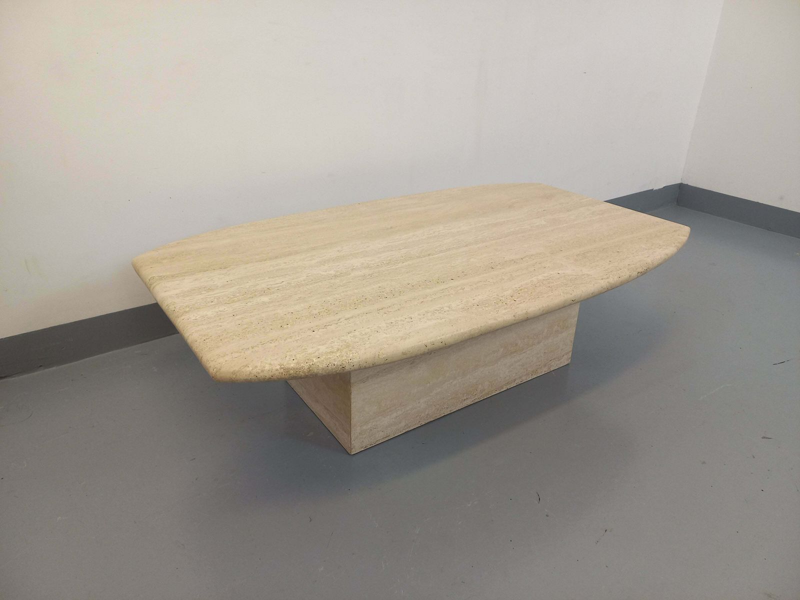 Table basse rectangulaire en travertin 2 photo for sale
