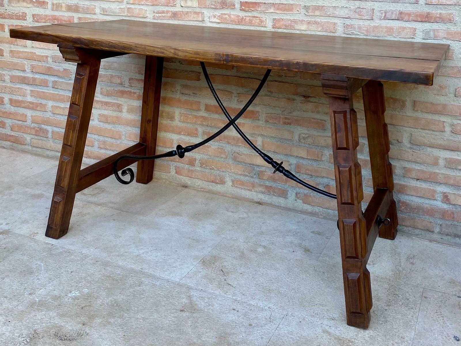 Table de travail d'époque en chêne espagnol, XIXe siècle photo buy