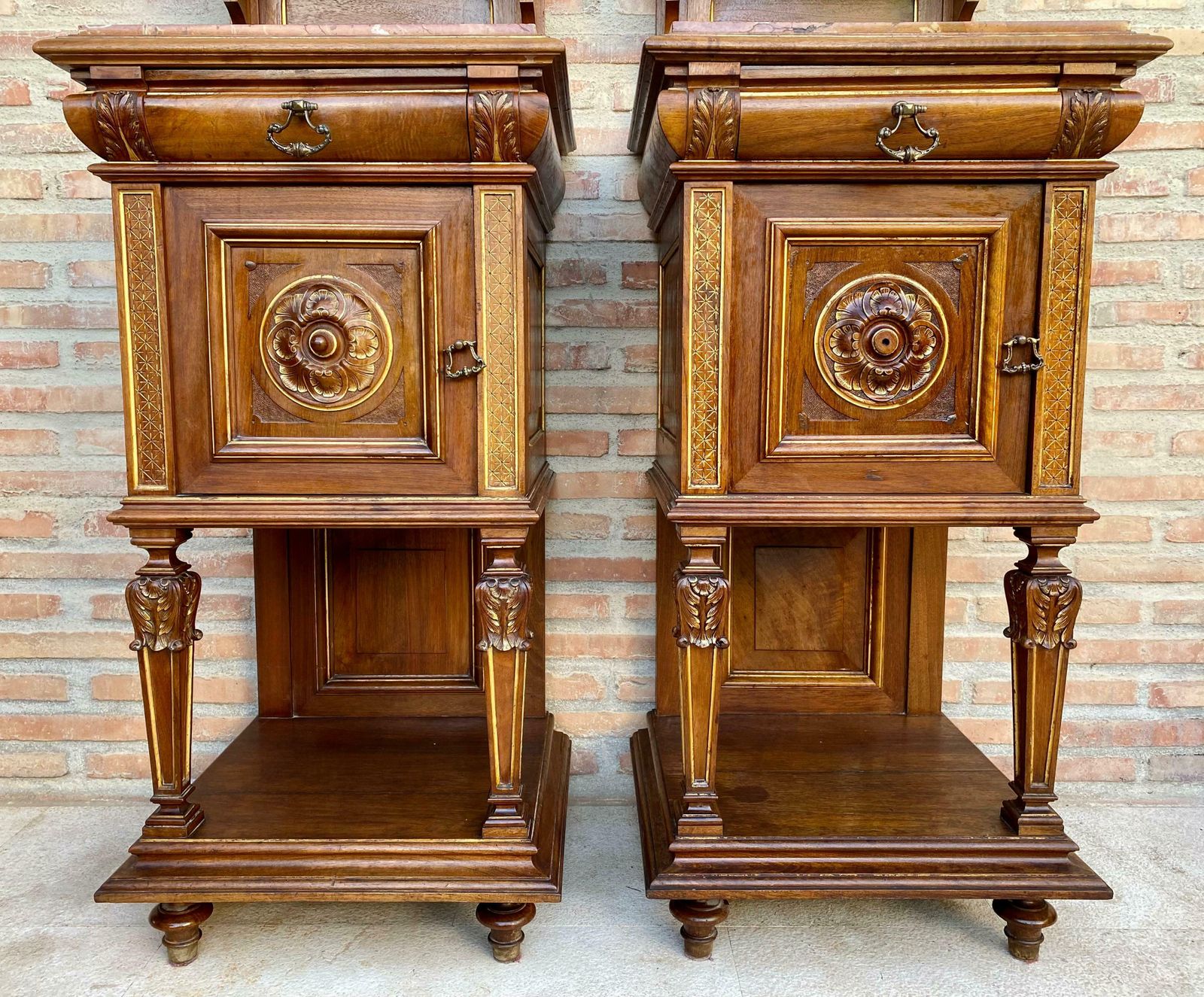 Tables de chevet françaises, plateau en marbre, XIXe siècle, années 1890, lot de 2 - 3 040,21 £ le lot photo for sale