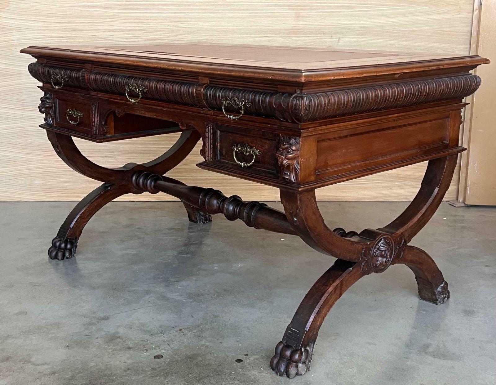 photo for sale Bureau espagnol en noyer XIXe siècle à deux tiroirs, pieds tournés robustes, années 1890