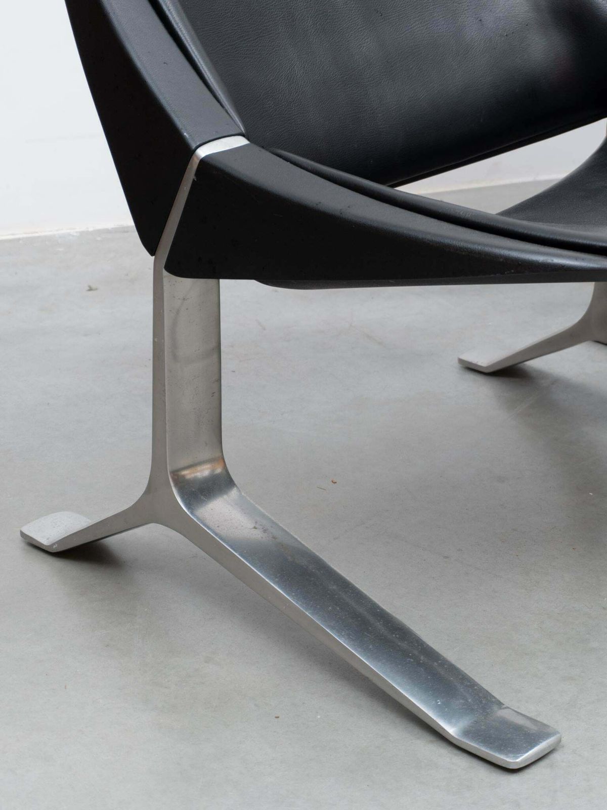 photo vintage Pair Of Knut Hesterberg Lounge Black And Chrome Club Arm Chairs, Germany 1971