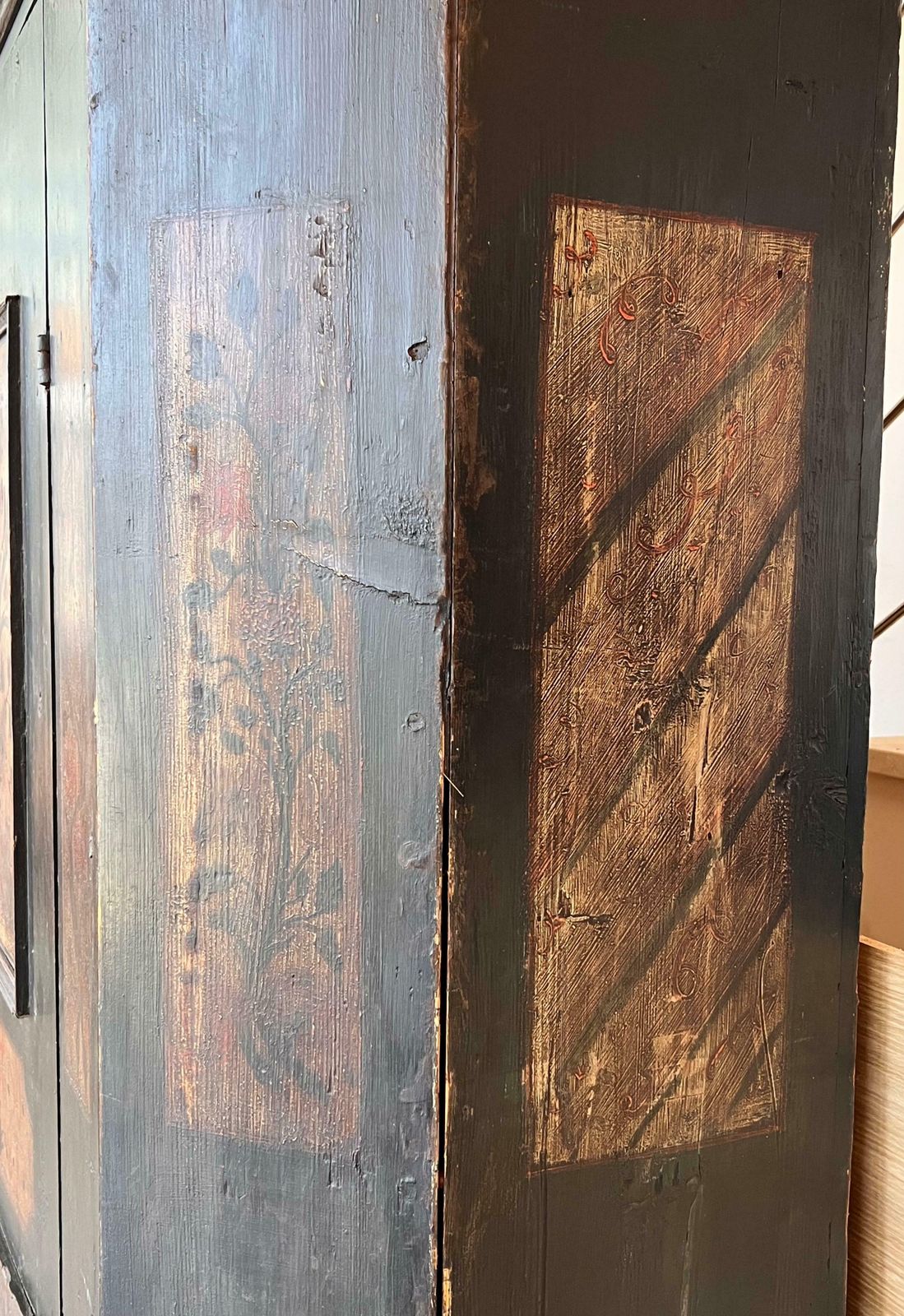 Mobilier Armoire espagnole peinte, 1788, XVIIIe siècle photo
