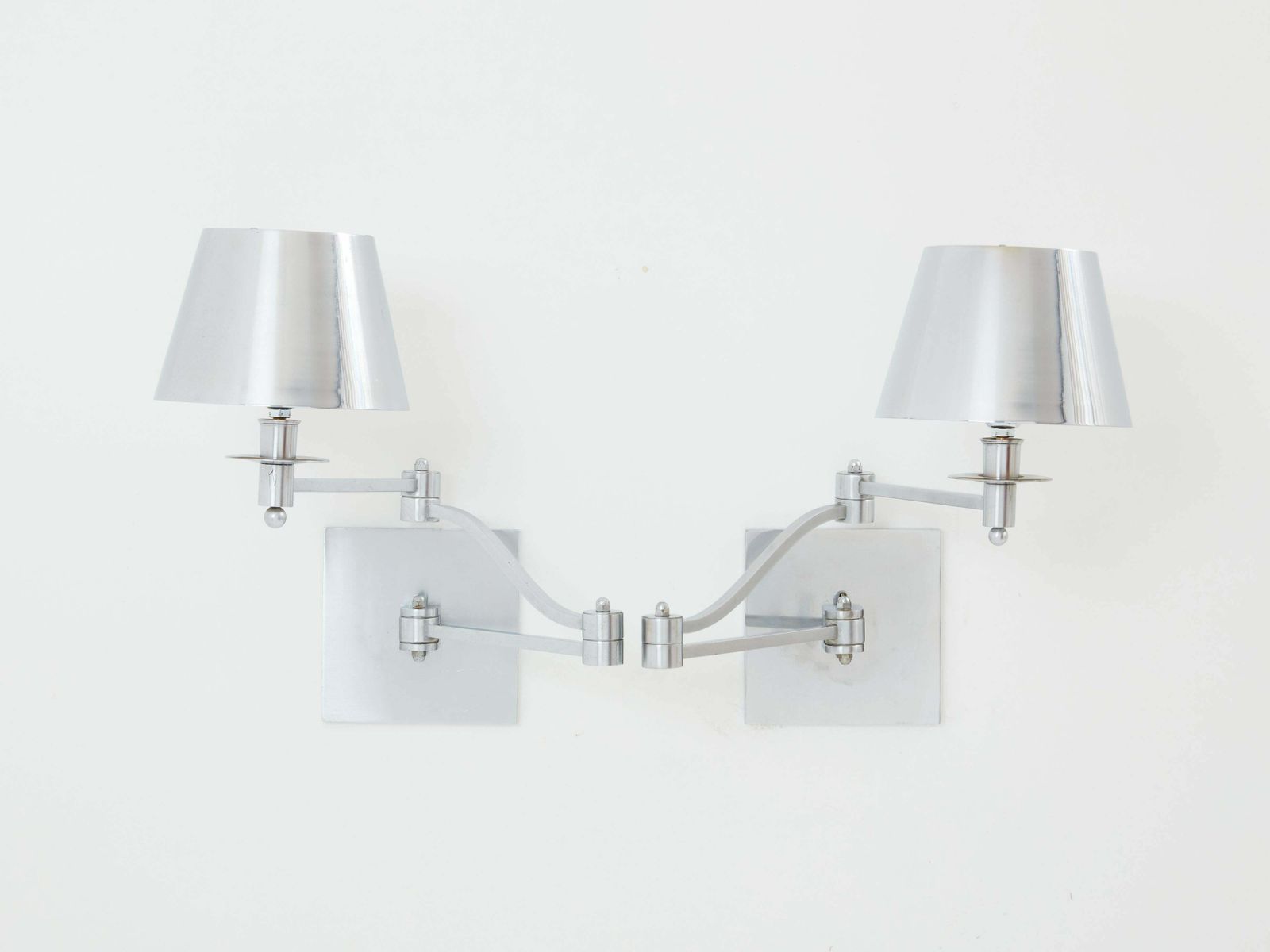 Appliques à bras articulé en acier brossé Maison Charles, années 1960 photo for sale