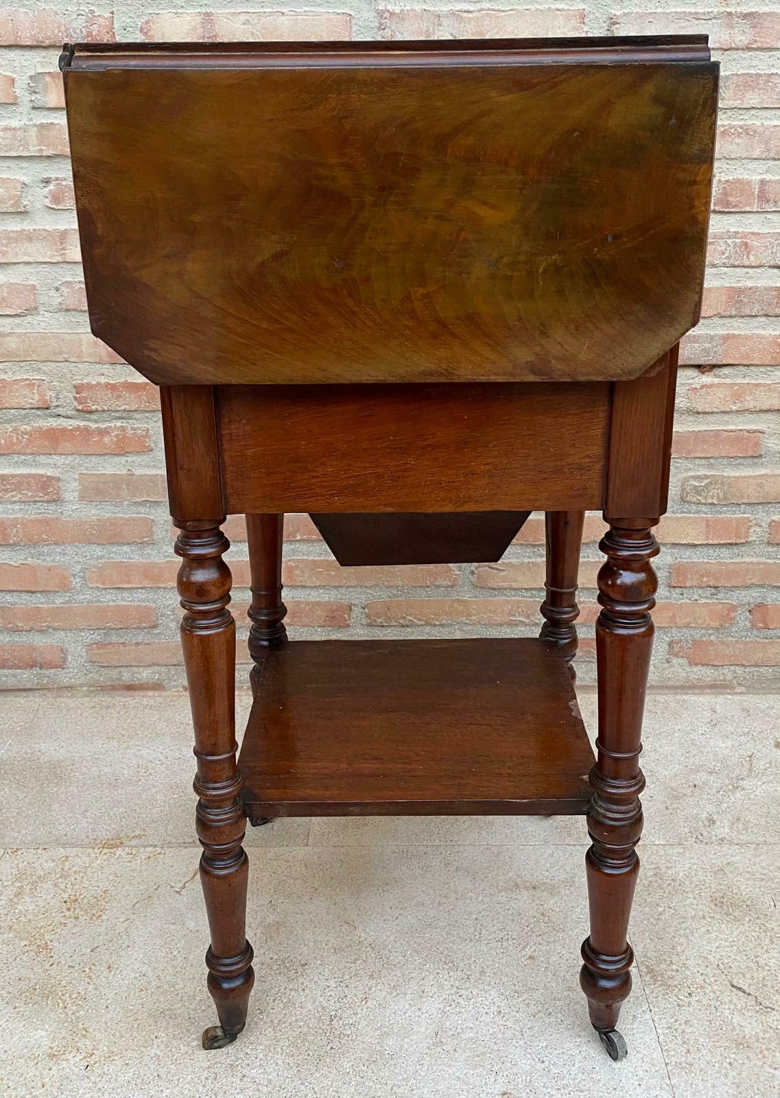 Table Regency anglaise en noyer, avec abattants et roulettes, années 1920 photo buy