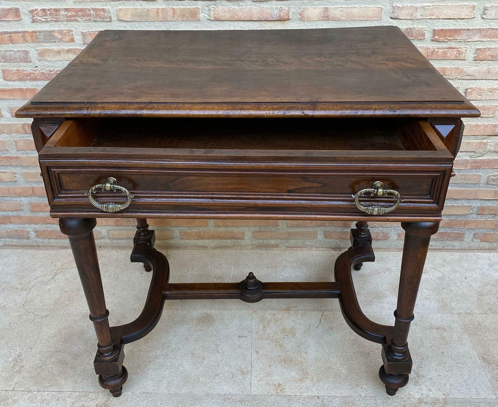 Table d'appoint Louis XVI en noyer avec tiroir, années 1920 photo buy