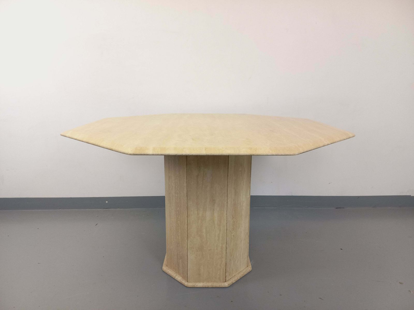 Table octogonale en travertin, années 1980 photo furniture