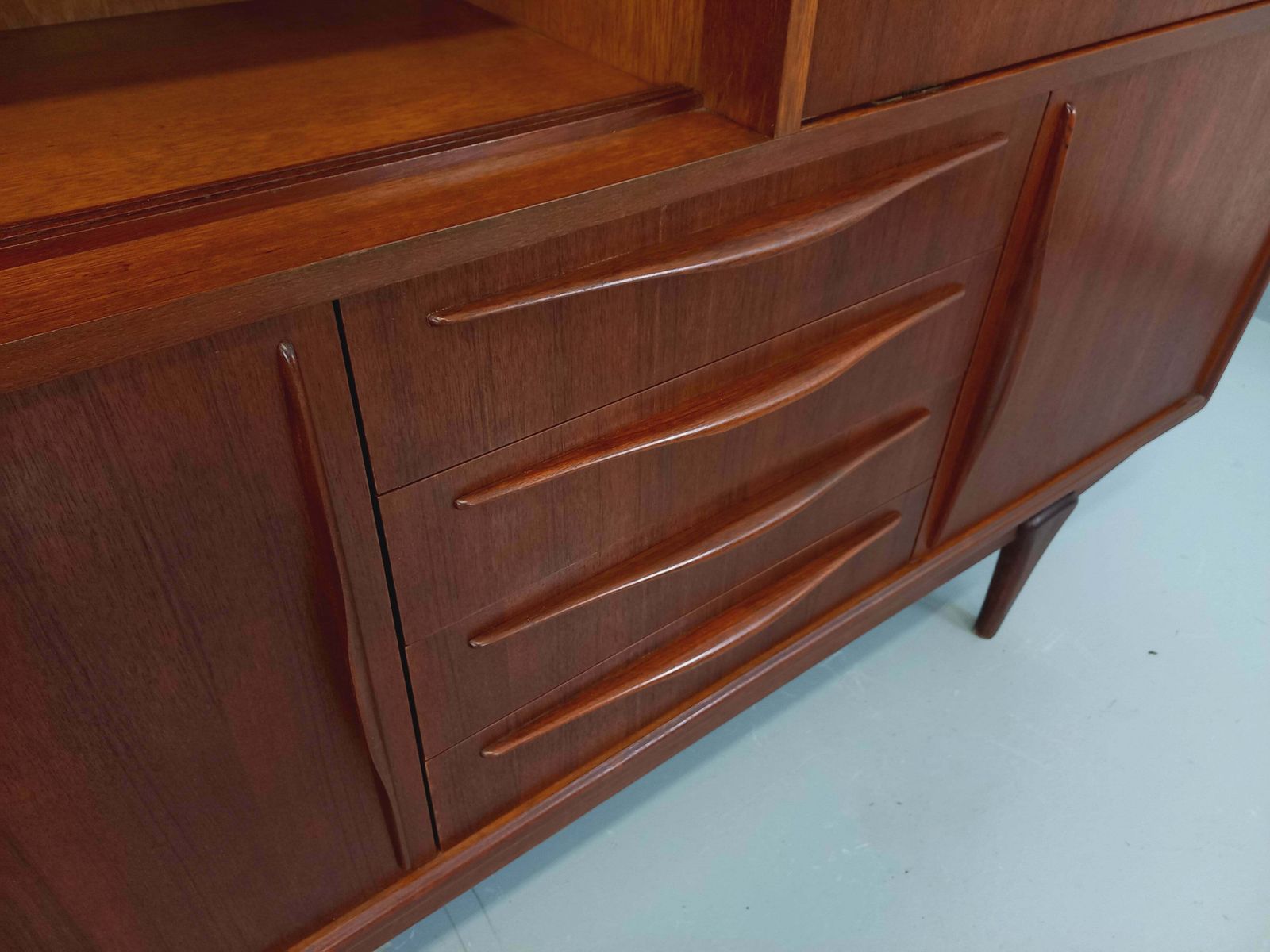 photo for sale Scandinavisch hoog teakhouten dressoir 2