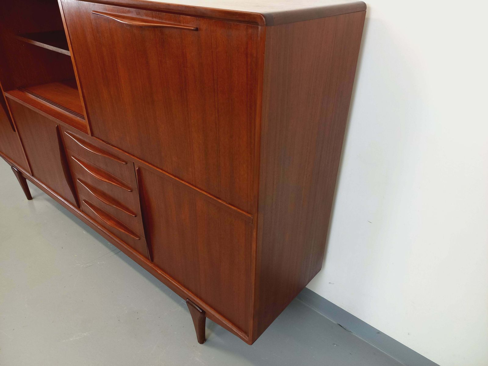 photo vintage Buffet haut scandinave en teck 2