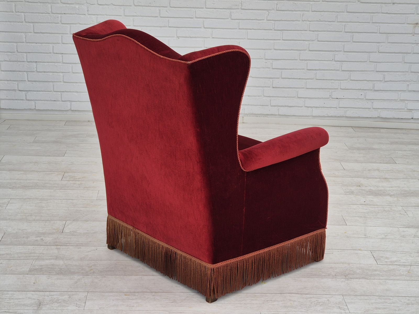 Jaren 1970, Deense Hoge Wingback Fauteuil, Ongerestaureerde Staat, Meubelvelours, Essenhout. photo vinterior