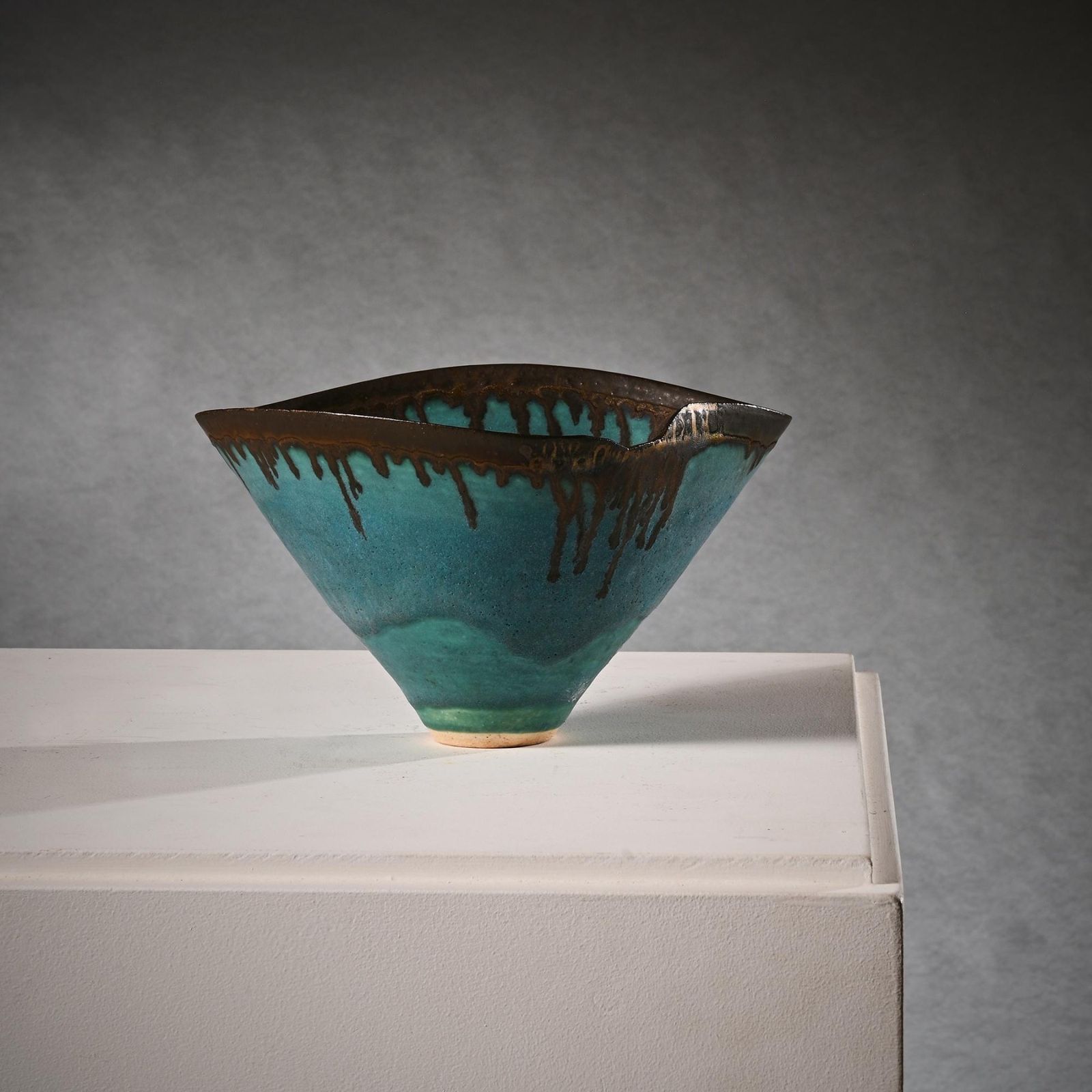 A Fine Dame Lucie Rie Turquoise Blue Stoneware Bowl With Dripping Manganese Glaze And Wavy Rim photo buy