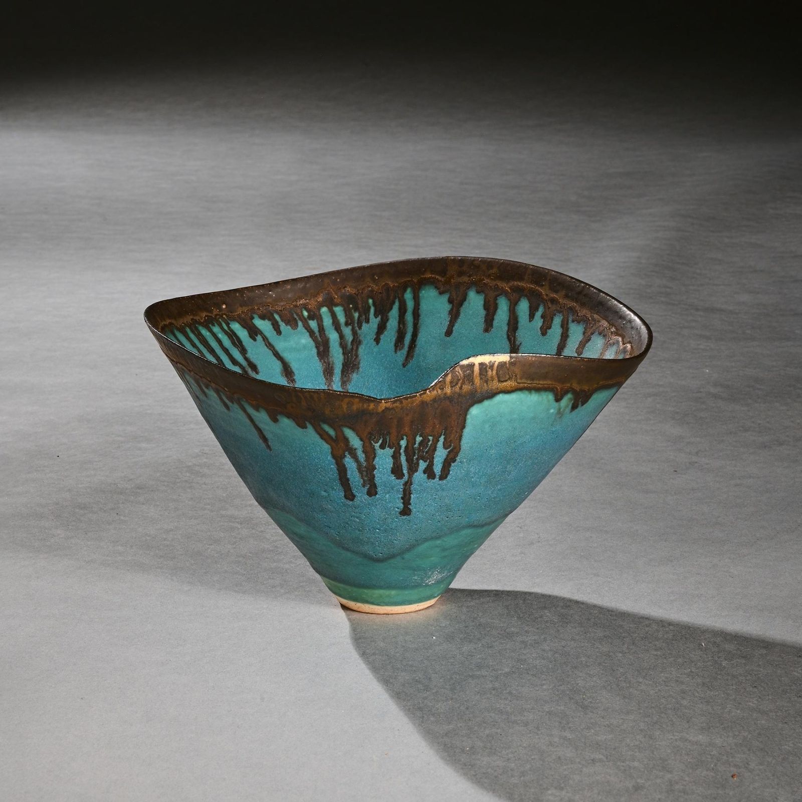 A Fine Dame Lucie Rie Turquoise Blue Stoneware Bowl With Dripping Manganese Glaze And Wavy Rim photo vintage