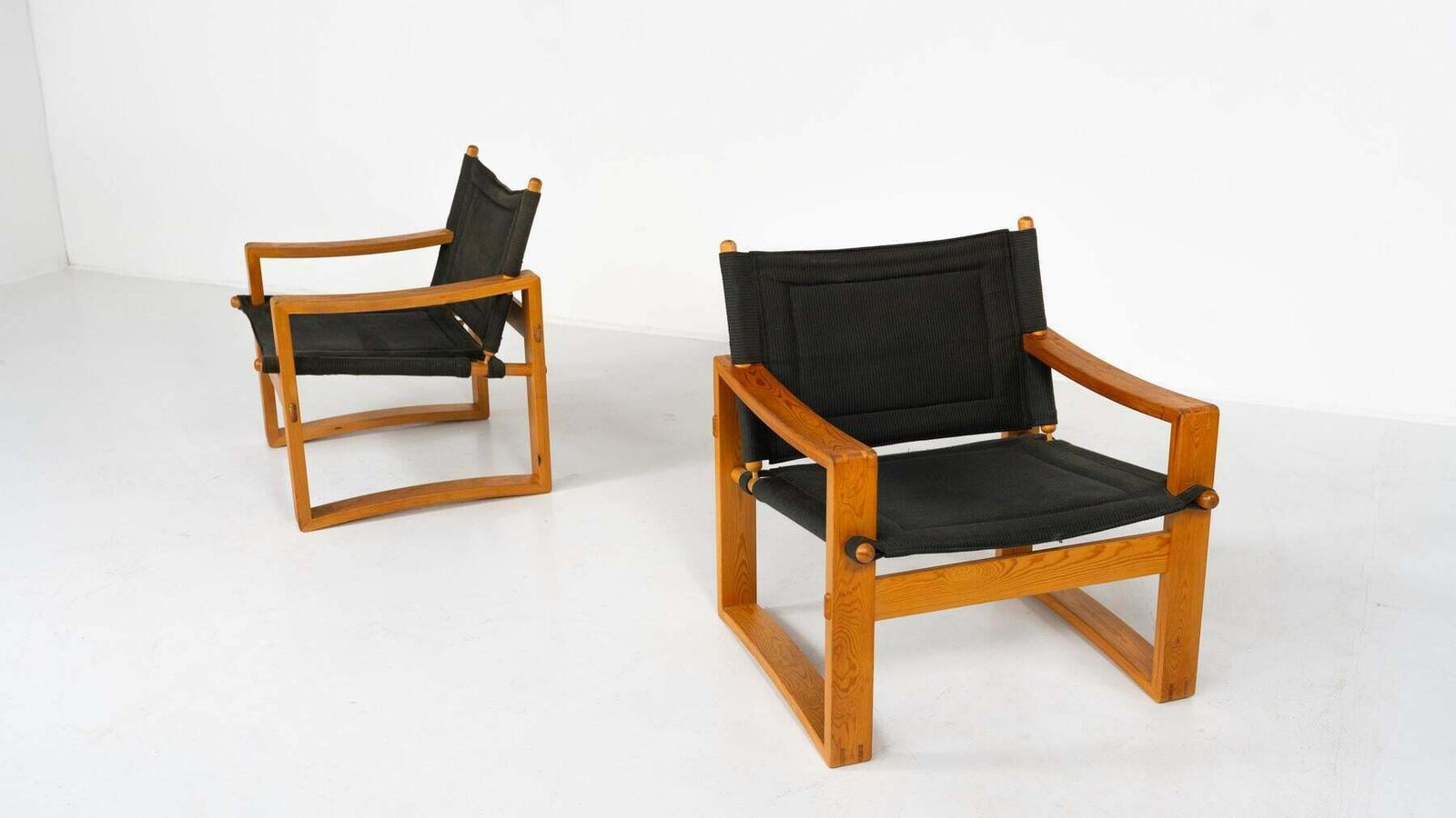 Mid Century Modern Pair Of 'Safari' Armchairs By Børge Jensen For Bernstorffsmin photo for sale