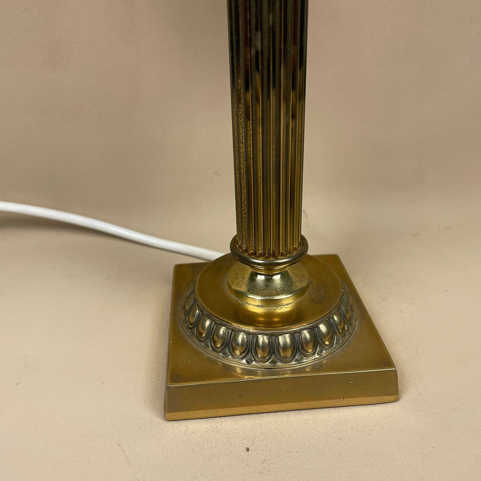 Antique Metal Gold Brass Lamp Light Bedside Side Table Desk Column Pillar Base Ornate Detail Medium Vintage Lampshade Shade Cream photo vinterior