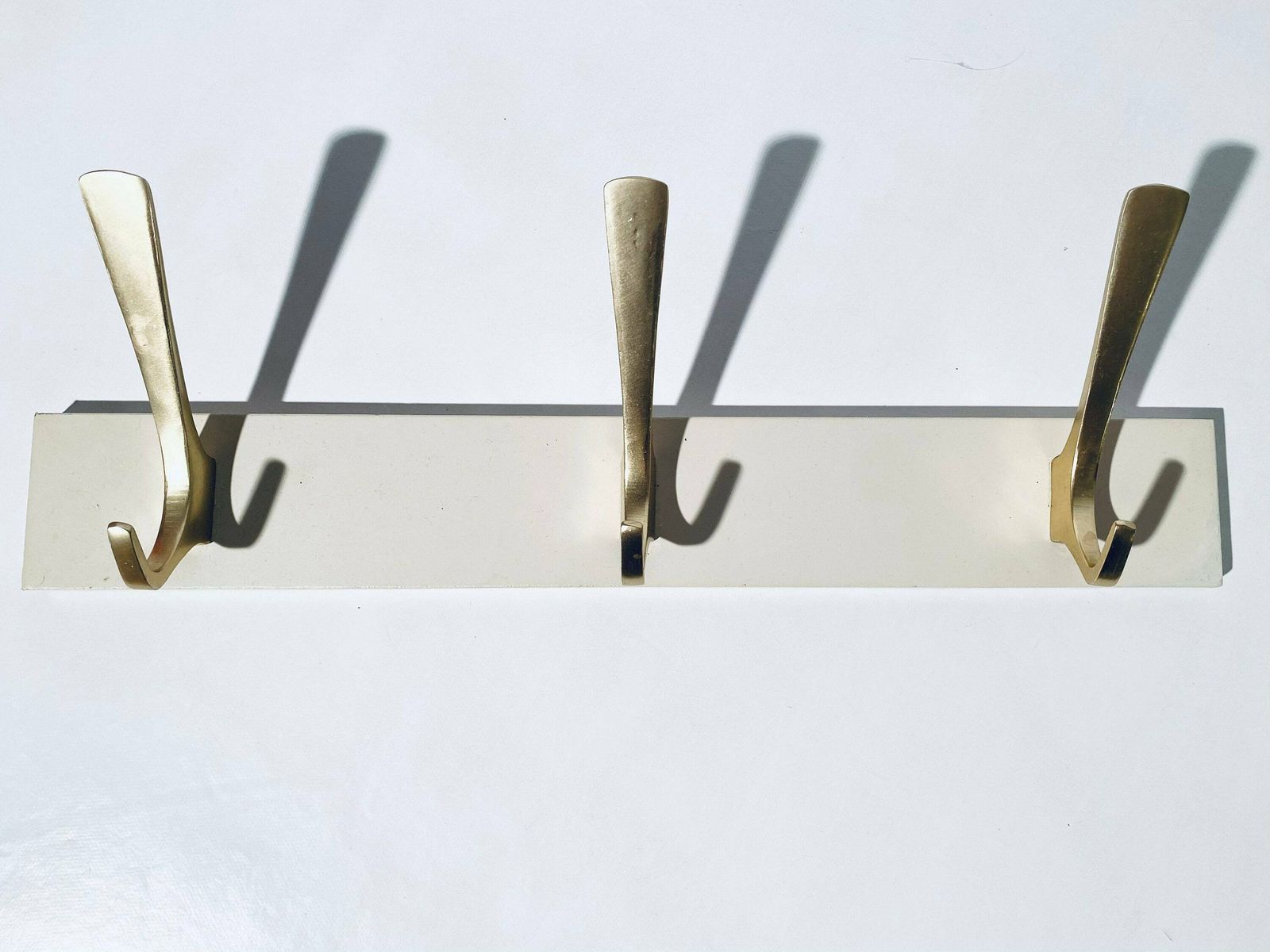 Elegant Mid Century White & Gold Wooden Coat Rack Hook / Vintage Rockabilly Decor 1950s photo furniture