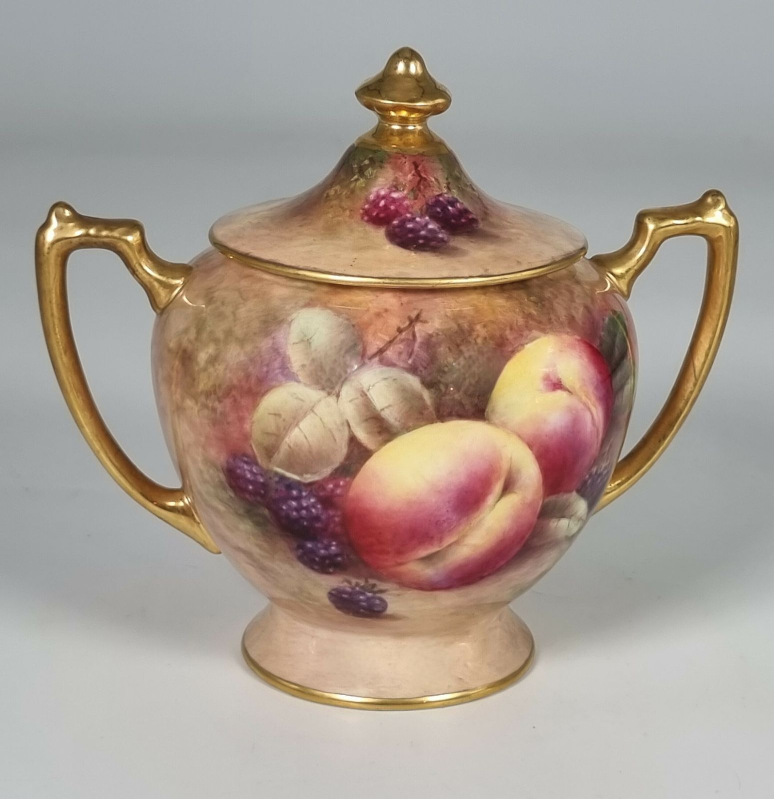 photo vinterior A Pair Of Coalport Vases Hand Painted With Fruit By Richard Budd
