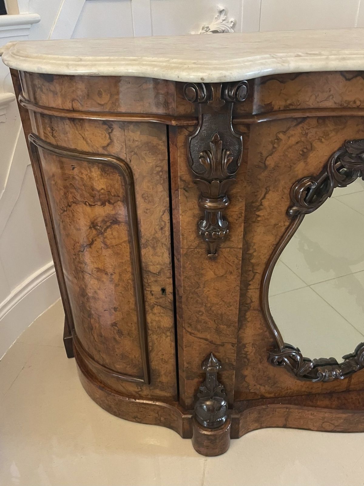photo vinterior Outstanding Quality Antique 19th Century Burr Walnut Marble Top Credenza