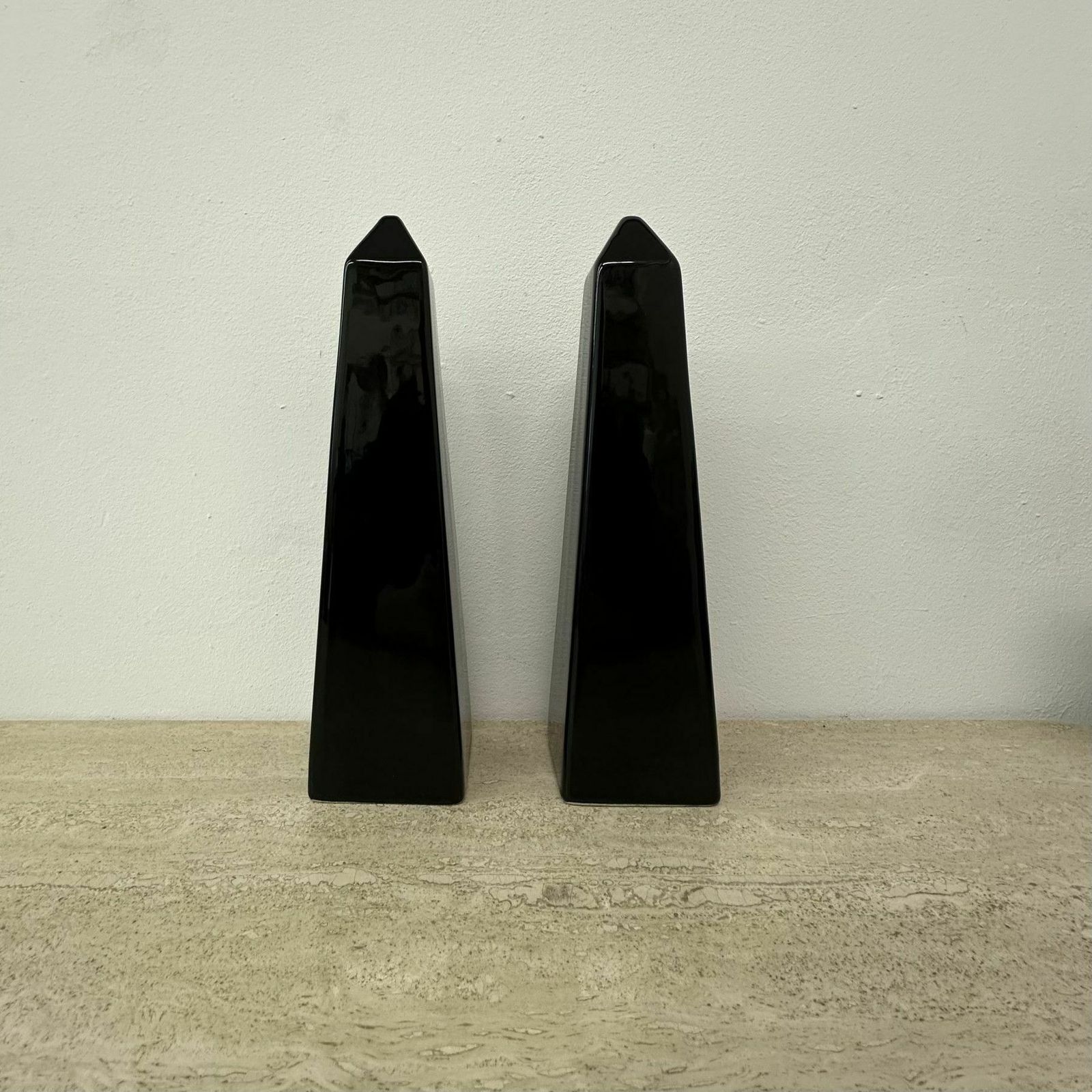 Set Van 2 Keramische Sculpturen In Memphis Stijl, Jaren 1980