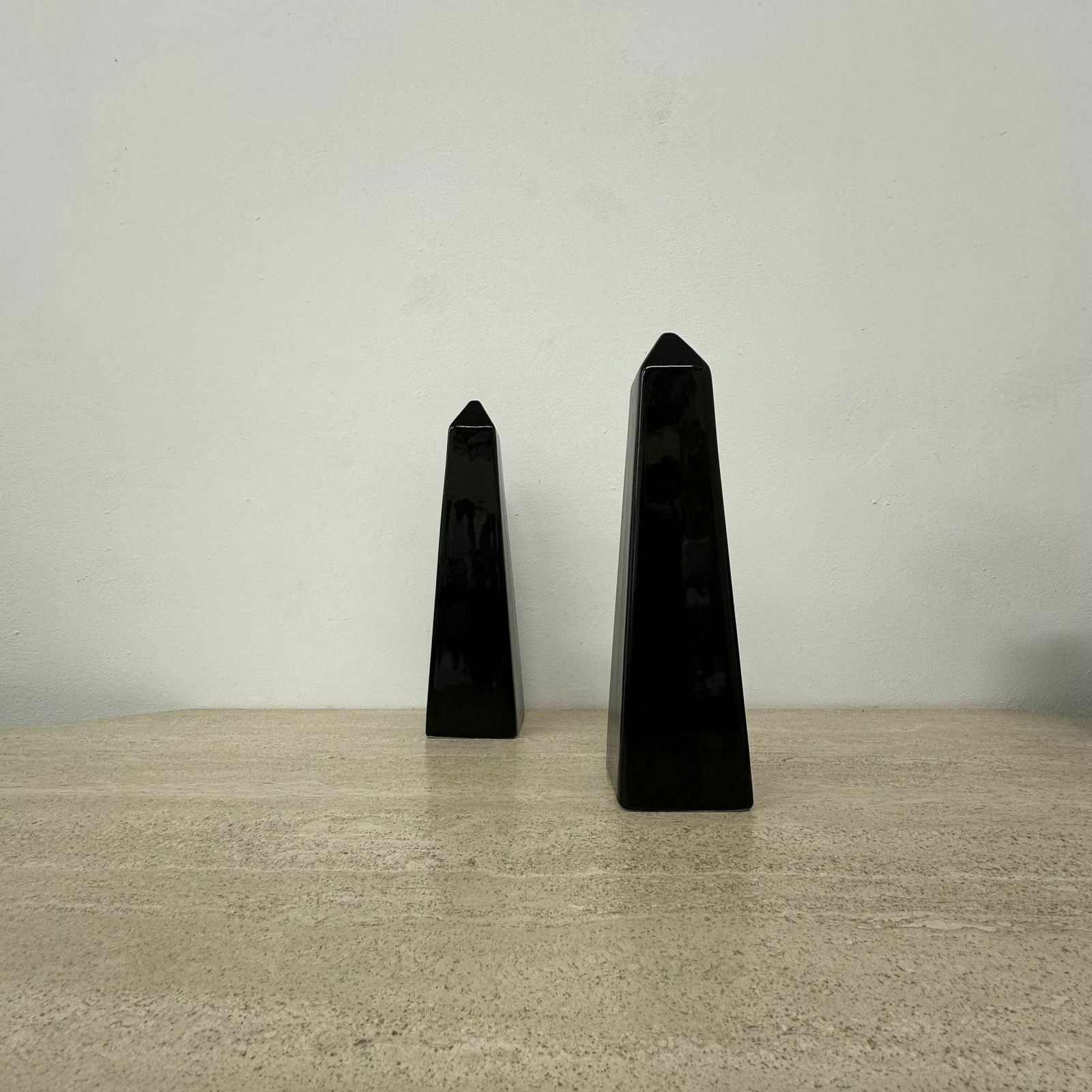 Set Van 2 Keramische Sculpturen In Memphis Stijl, Jaren 1980 photo for sale
