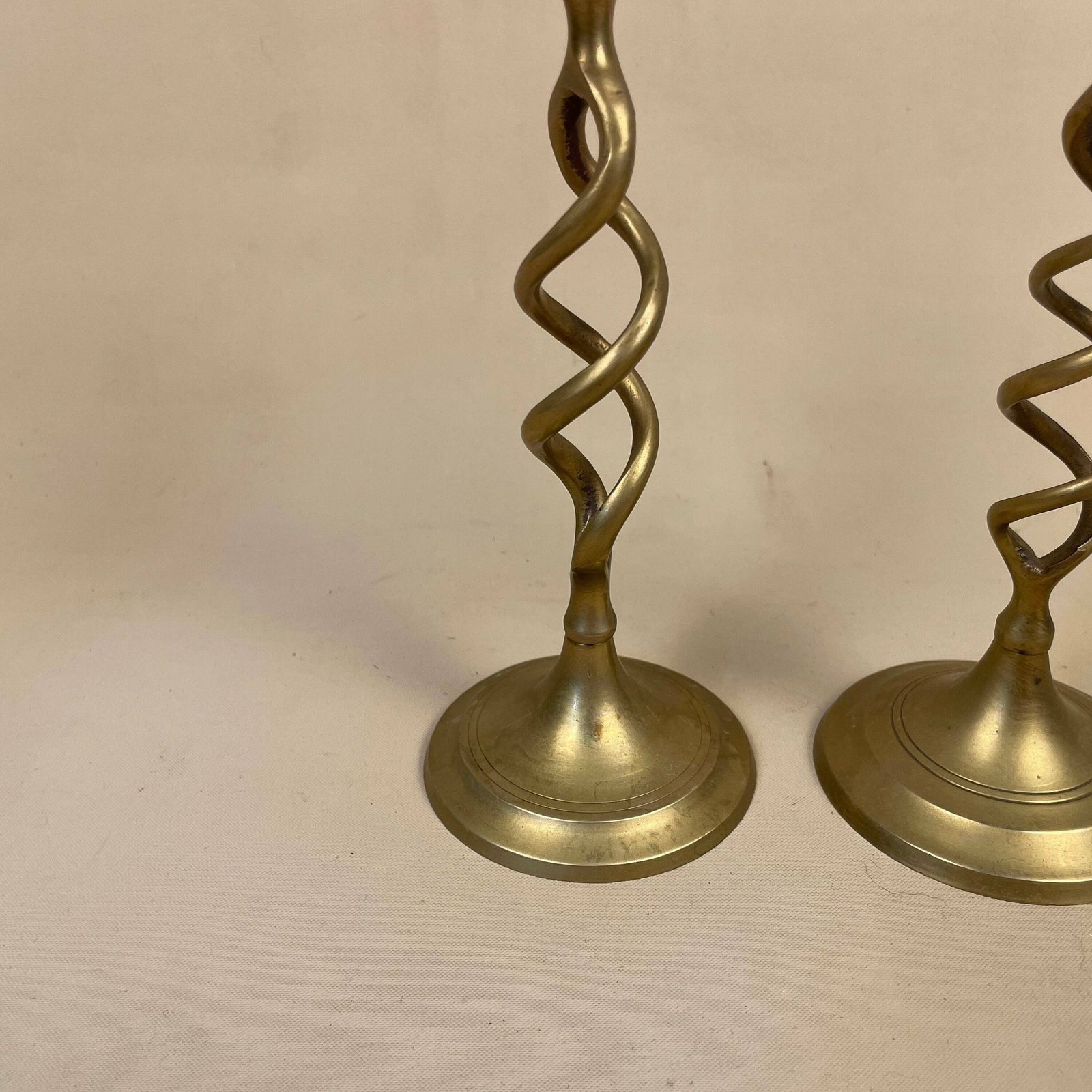 Antique Matching Pair Of Gold Brass Metal Candlestick Candle Stick Vintage Column Taper Dinner Candlesticks Twisted Twist Round Base photo vinterior