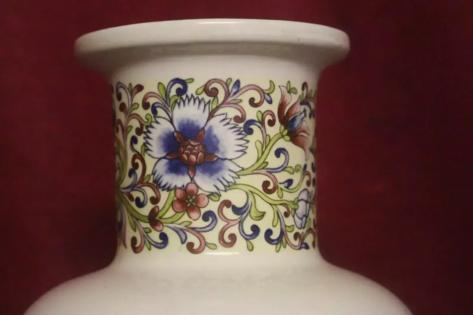Antiques Enameled Porcelain & Pottery Ginger Vase Chinese Hand Painted photo 95.0