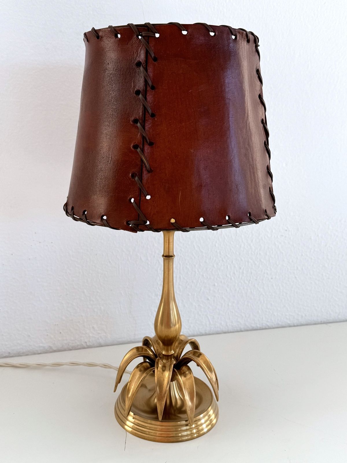Italian Midcentury Palm Leaf Table Lamp In Brass And Leather Lampshade, 1970s photo for sale