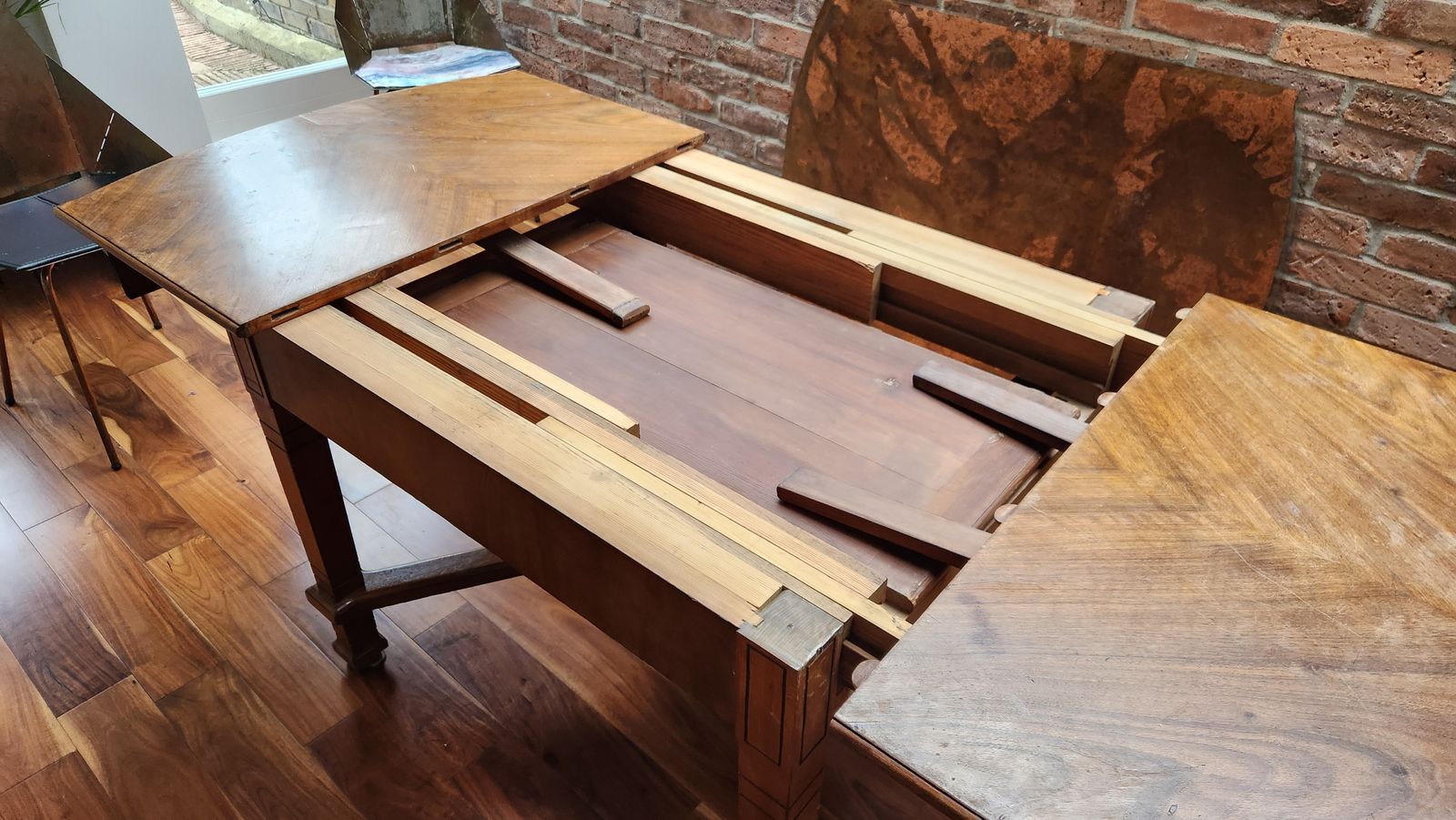 photo furniture Extendable Dining Table Mahogany With Copper Top, 4 To 8 Seats (88×120/161/203cm)
