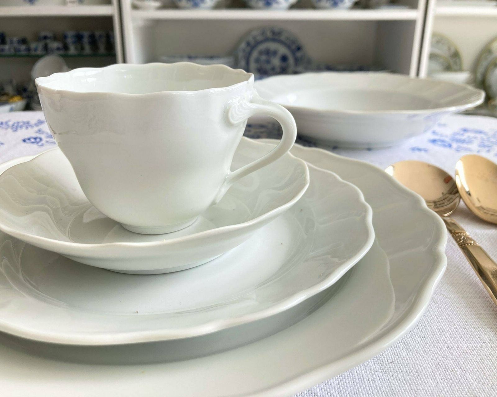 Witte Porseleinen Borden | Servies Met Kopjes En Schoteltjes | 24 Delig Voor 6 Personen | Hutschenreuther photo vinterior