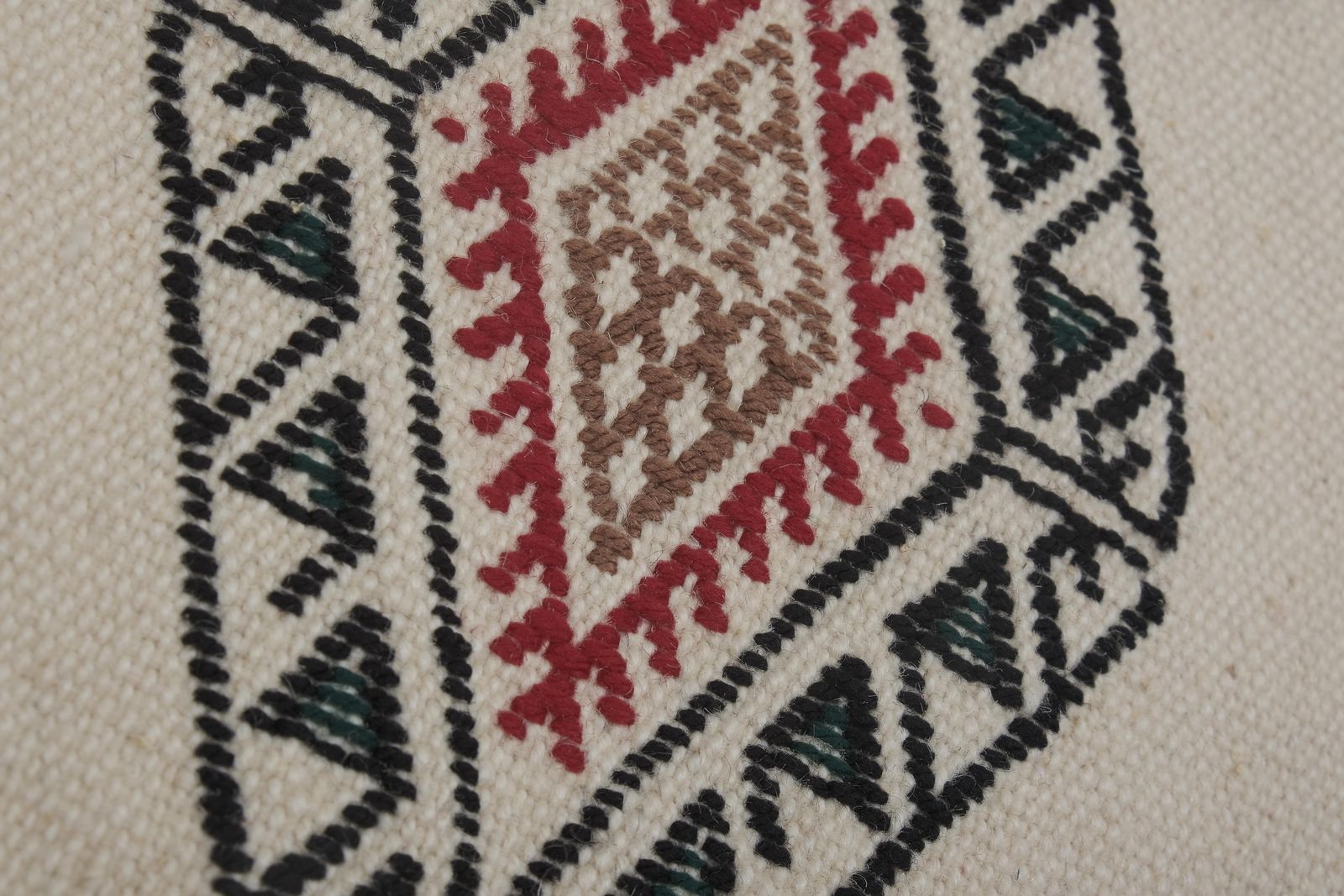 photo furniture Vintage Geometrical Turkish Kilim Rug 5'1'' X 7'4''