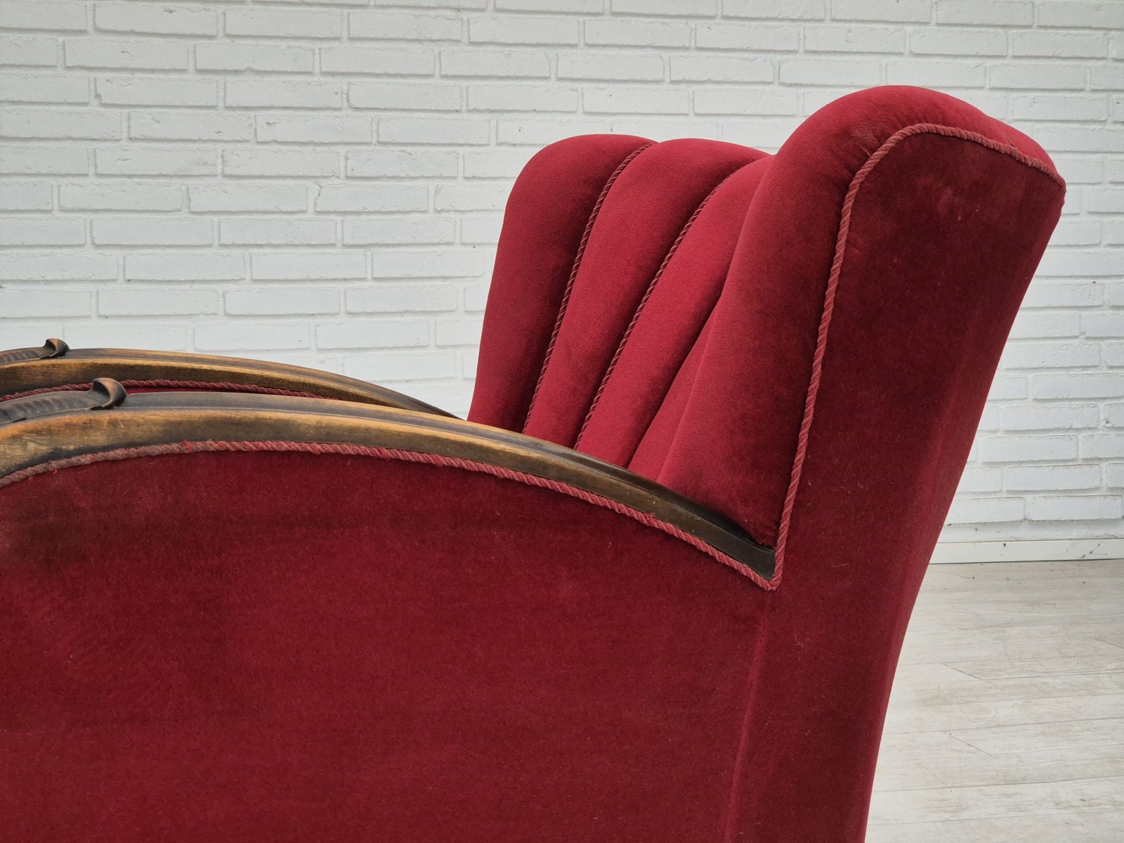 photo buy Ca. Jaren 1950, Deense Fauteuil Met Voetenbank, Meubelvelours, Essenhout.