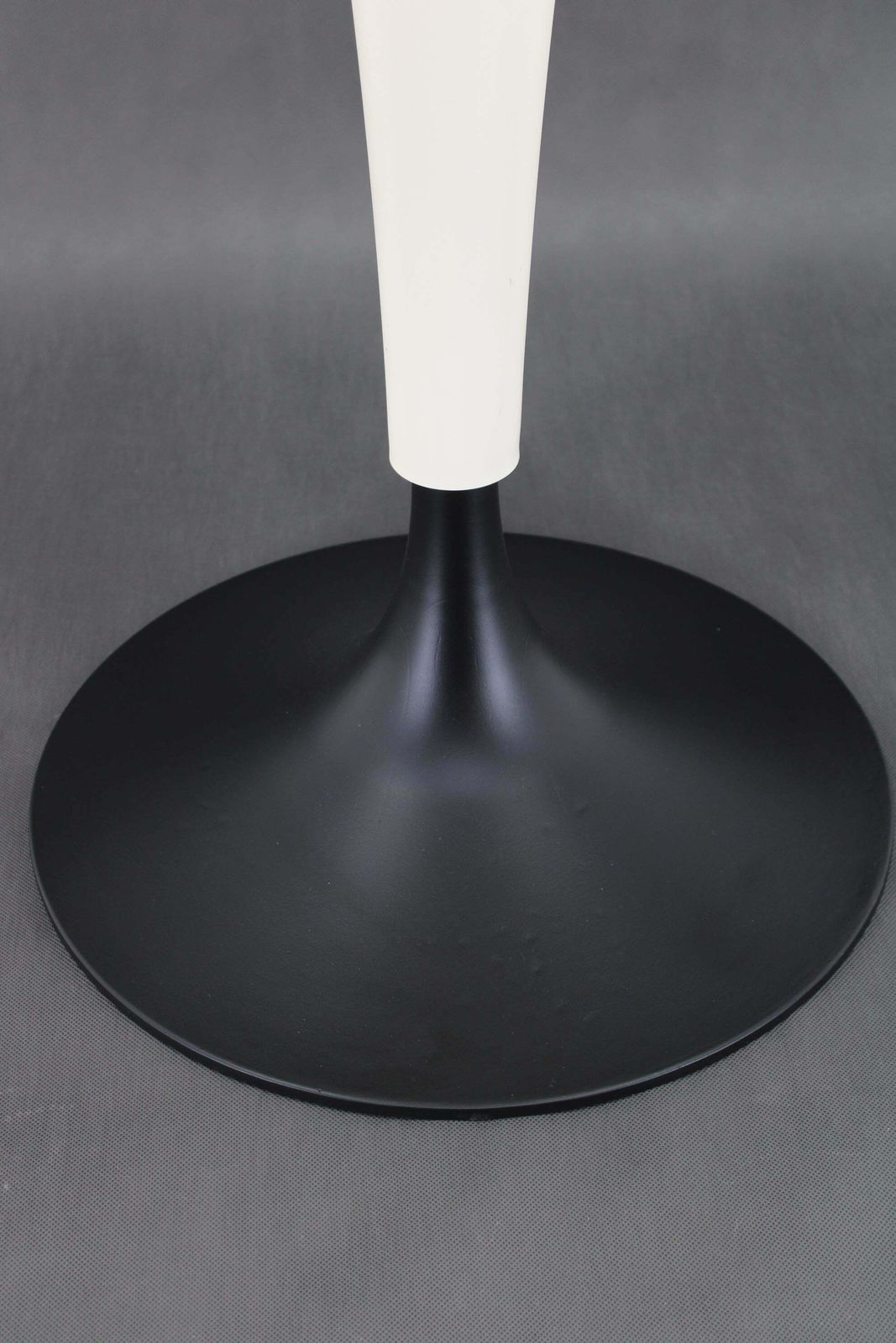 Kartell DR. Na Salontafel In Crèmewit En Zwart Door Philippe Starck, Italië, Jaren 1990 photo vinterior