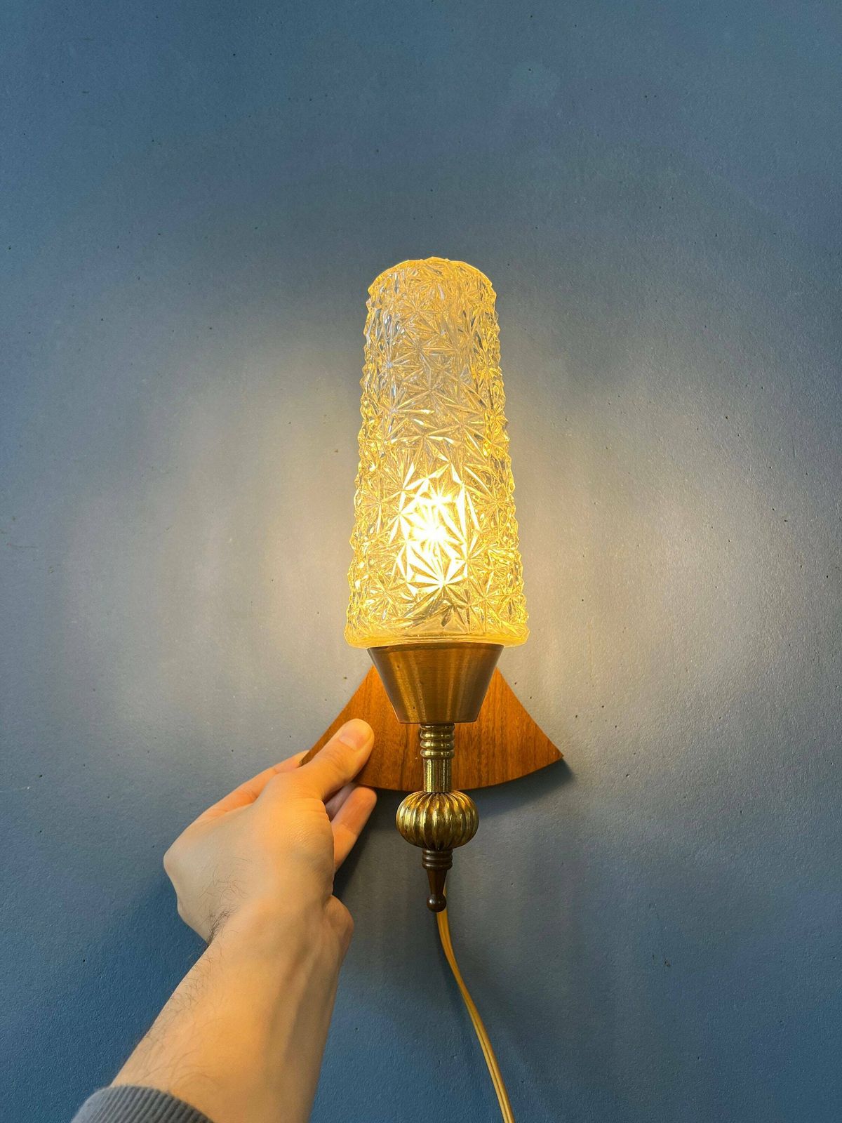 Vintage Teakhouten Wandlamp Met Helder Glas photo 172.0