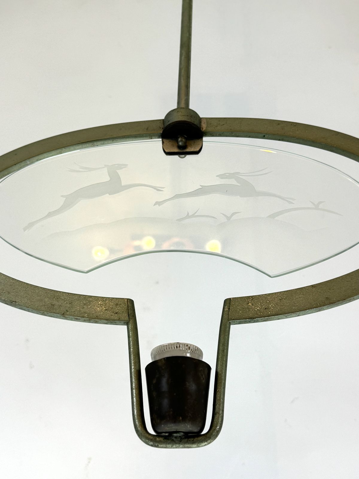 photo vinterior Pietro Chiesa, Art Deco Chandelier In Solid Lacquered Brass And Glass. Italy 1930s