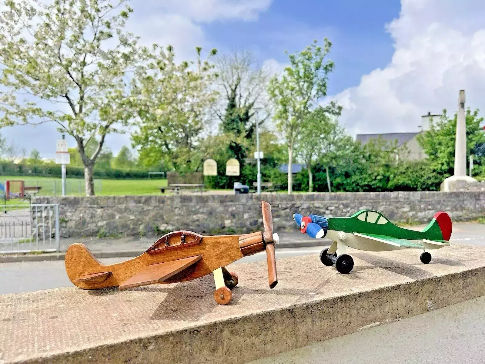 photo vintage Pair Of / 2 Vintage Wooden Scratch Built Toy Model Fighter Planes Jets Aircrafts
