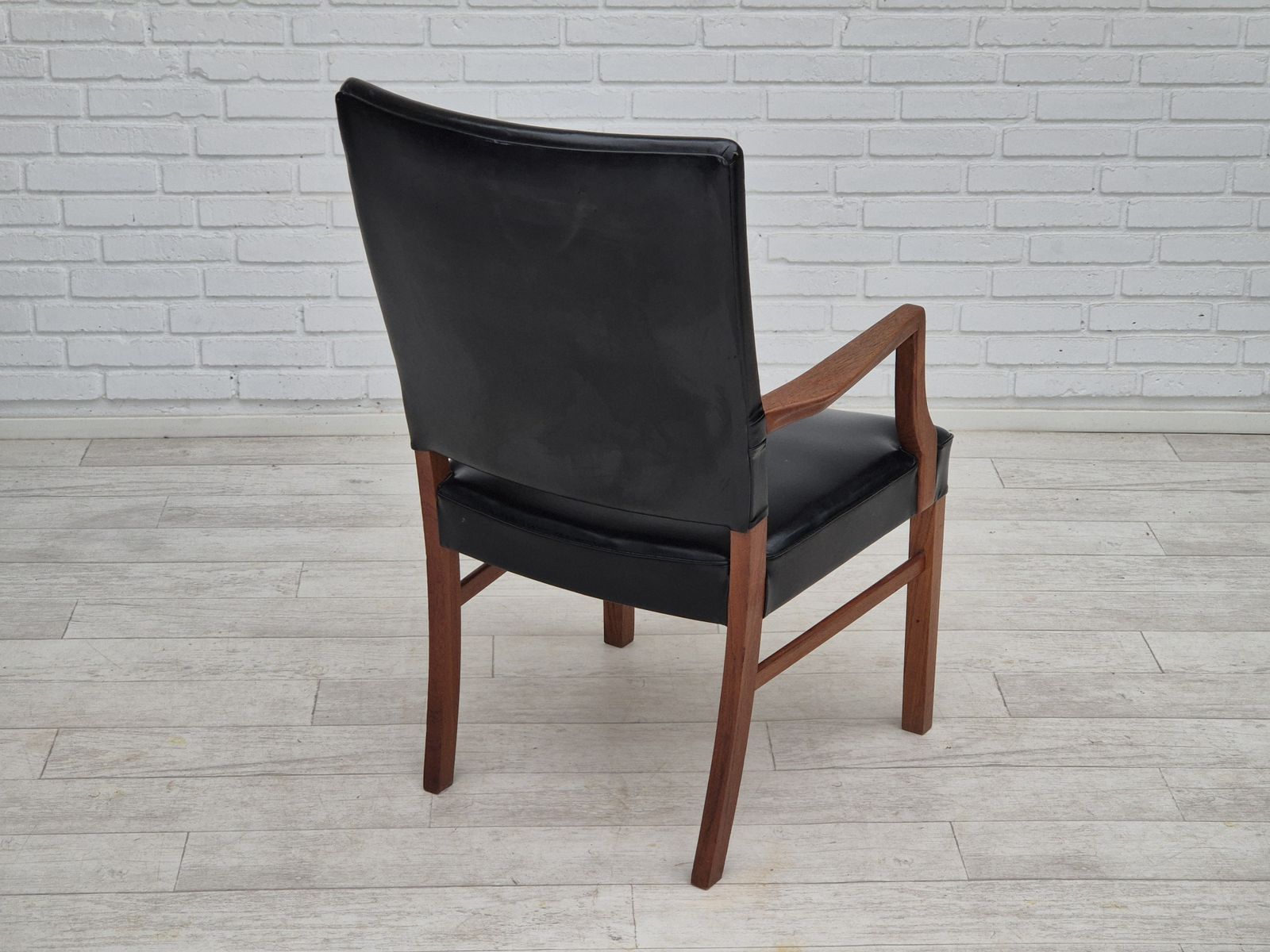photo vinterior 1960s, Danish Armchair, Original Very Good Condition, Teak Wood, Artificial Leather.