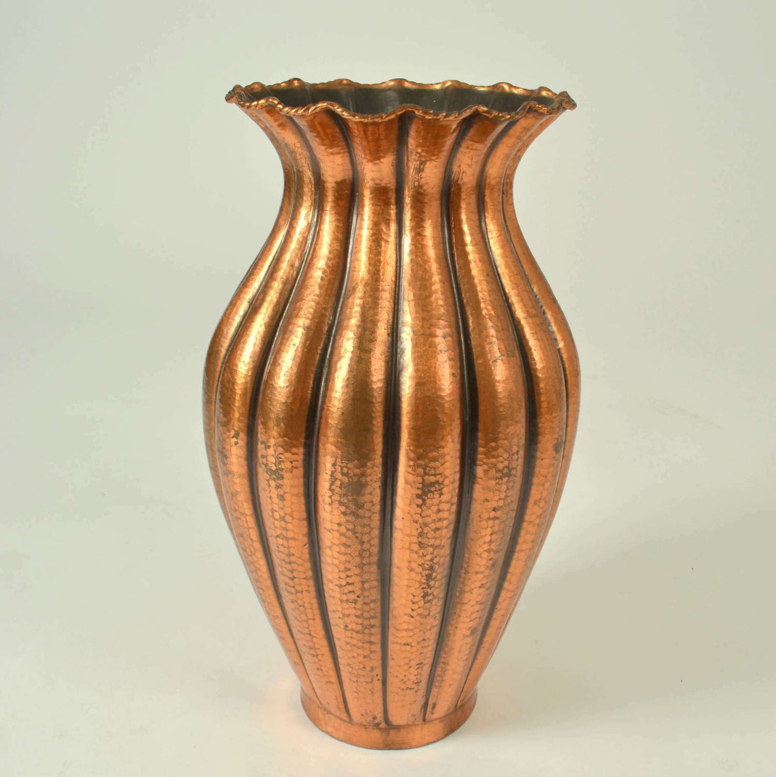 photo buy Set Of Large Copper Amphora Vases By Egidio Casagrande, Italy 1950's